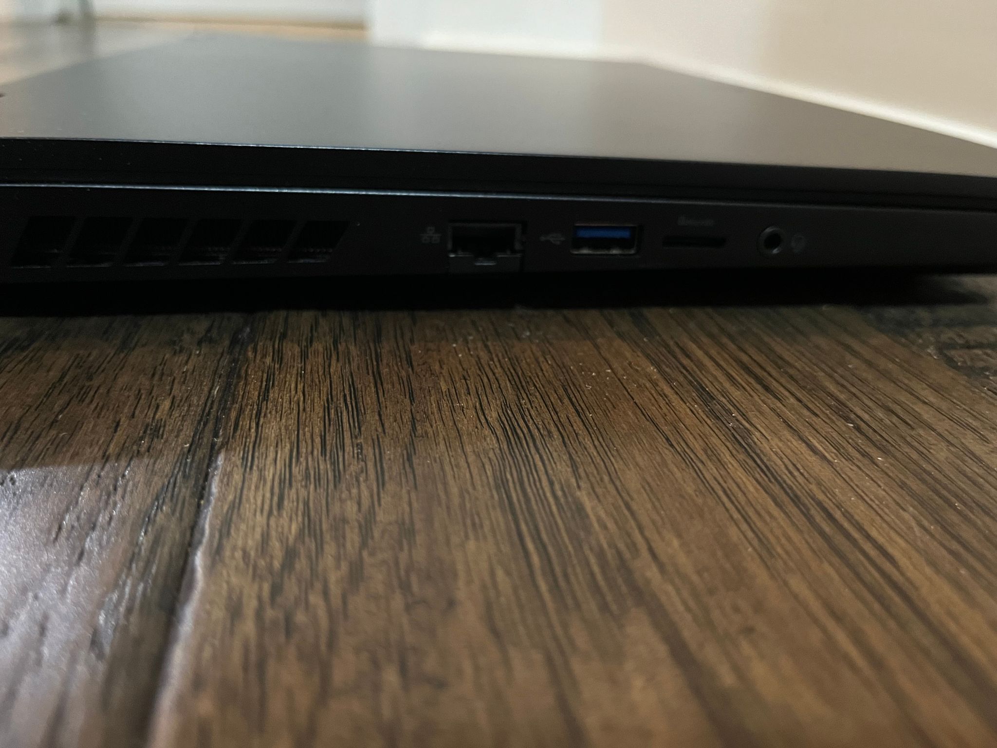 RTX 4080 Acer Predator Helios 16, 240Hz QHD+, i9-13900HX, 16GB DDR5, 1TB SSD GAMING LAPTOP