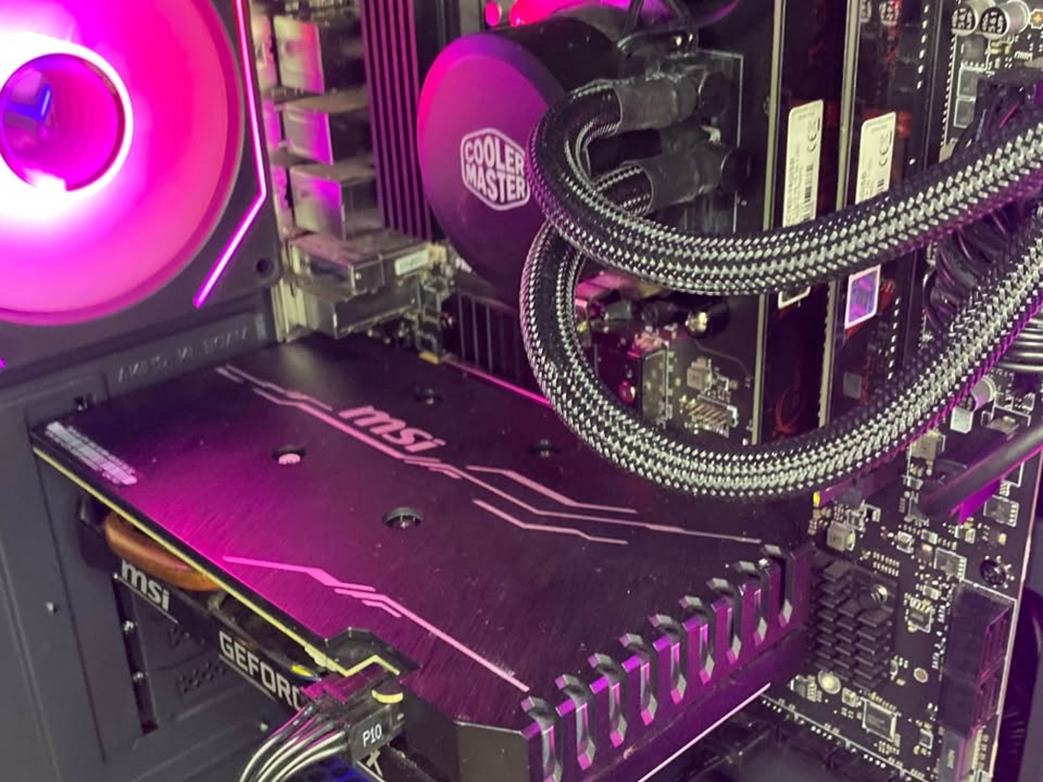 Black Gaming PC (GTX 1660 S 6GB + AMD Ryzen 5 2600 + 16GB DDR4 + SSD)