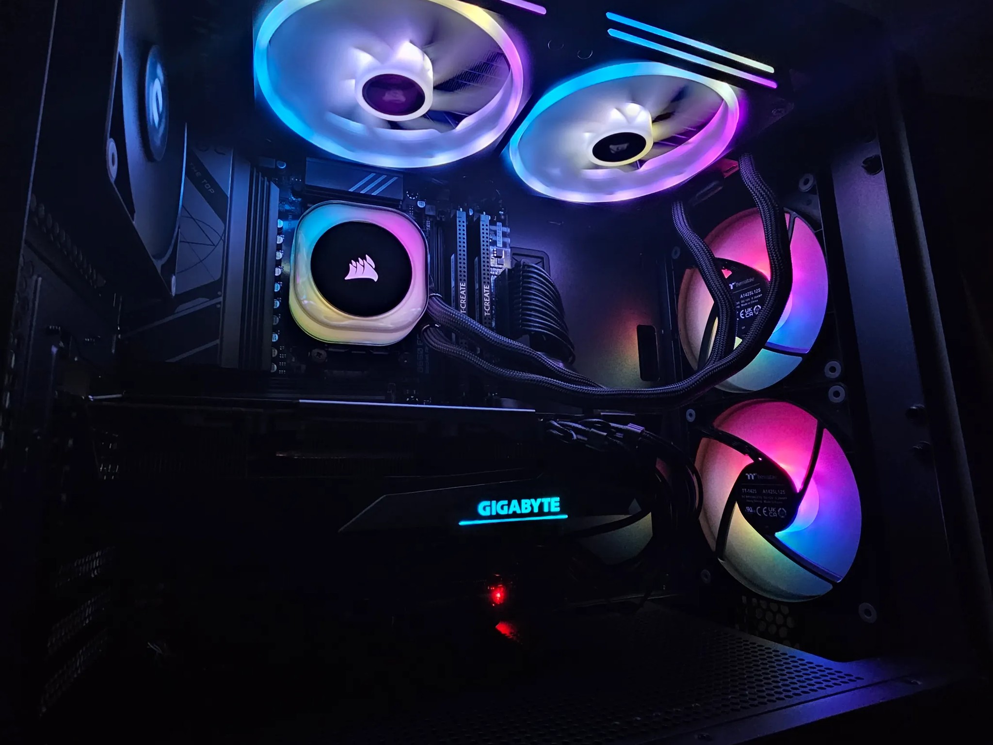 Black Swan R2 AMD: 7700/AMD 6800/32GB RAM/ Ultimate 1080P/1440P Gaming PC