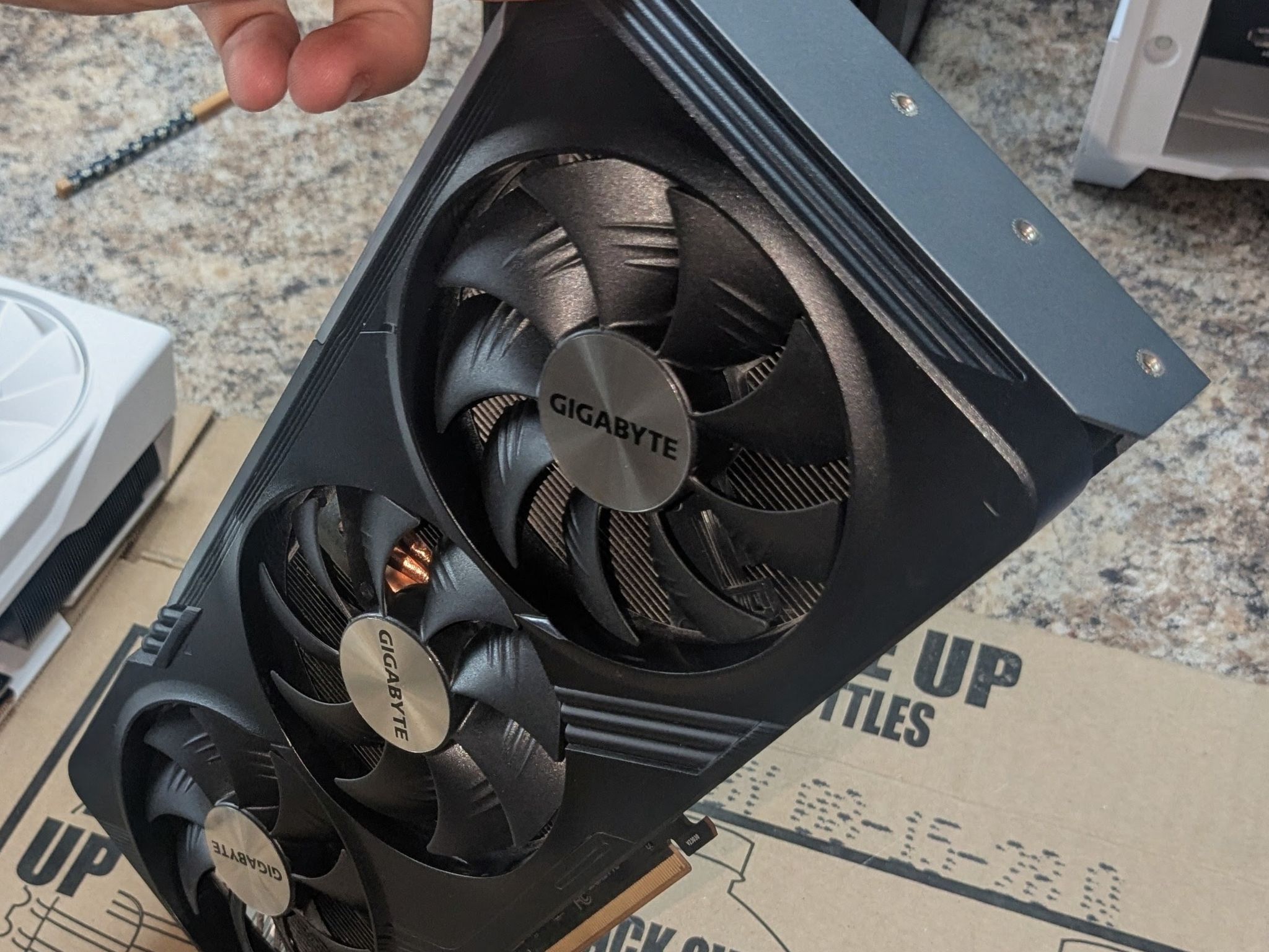 GIGABYTE Radeon RX 7800 XT GAMING OC 16G