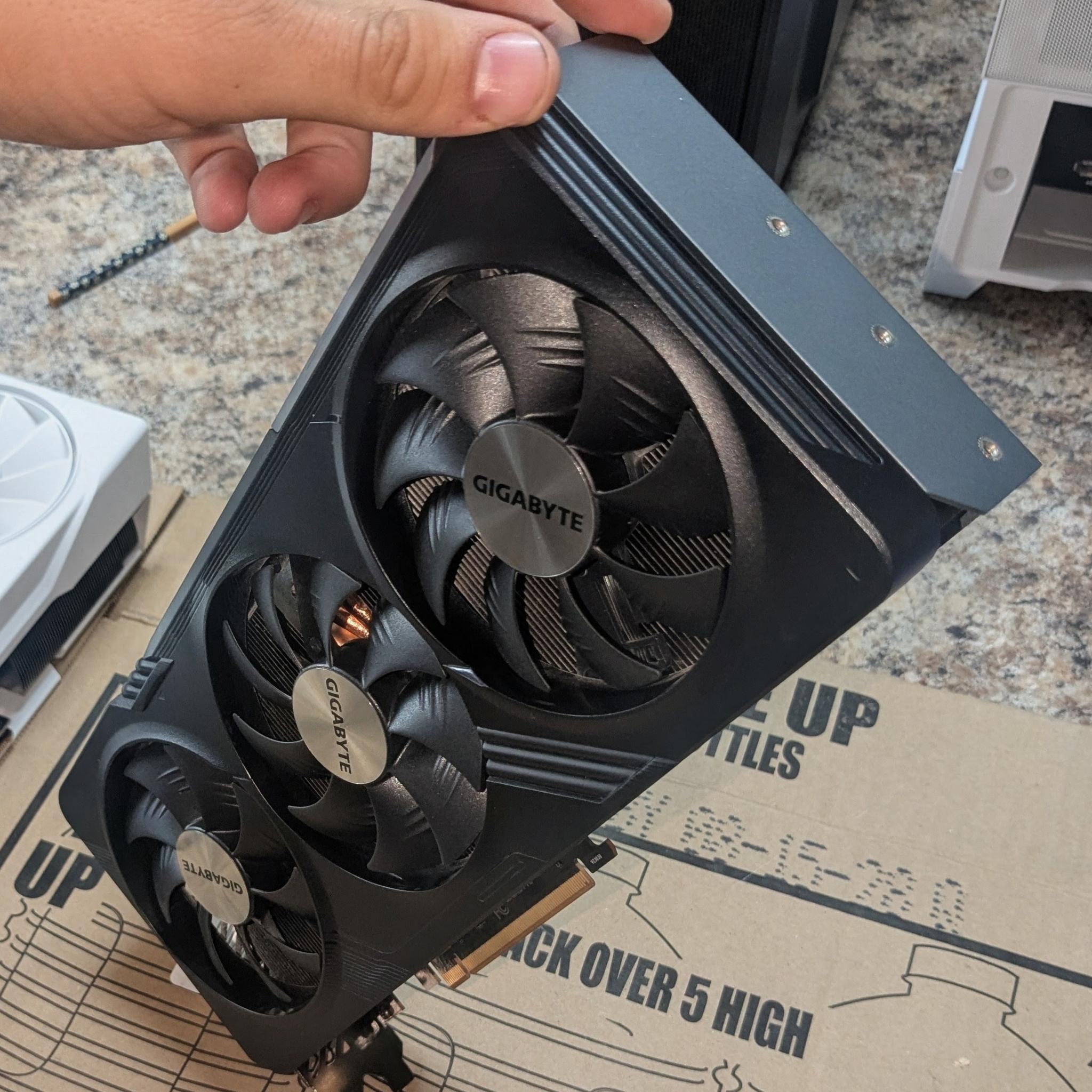 GIGABYTE Radeon RX 7800 XT GAMING OC 16G