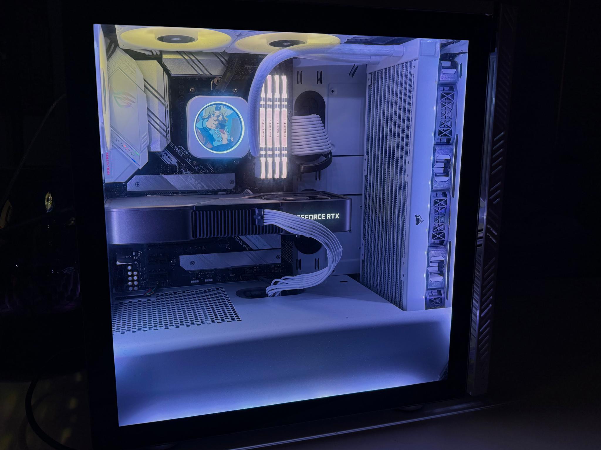 White Gaming Pc - TX 3080 FE, Ryzen 5 5600X, 32GB CL16 RGB RAM, Liquid Cooled, 1 TB SSD, Win 11