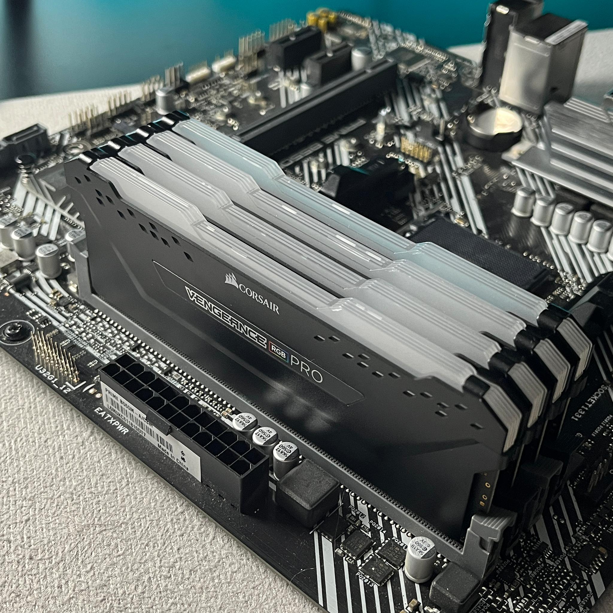 CORSAIR Vengeance RGB Pro 32GB (4 x 8GB) DDR4 3600MHz