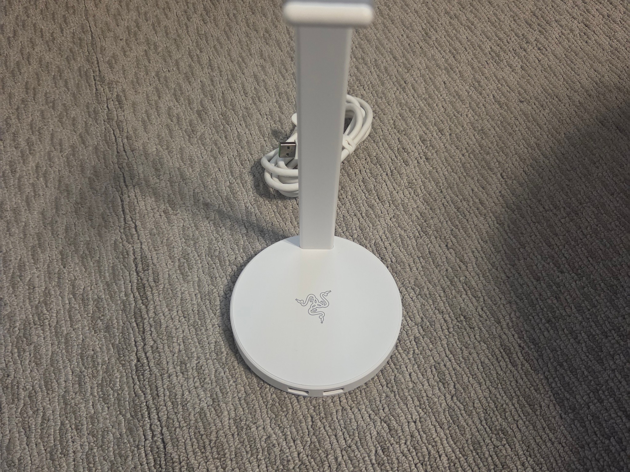 Razer Base Station V2 Chroma Headset Stand Chroma in white (Great Condition)