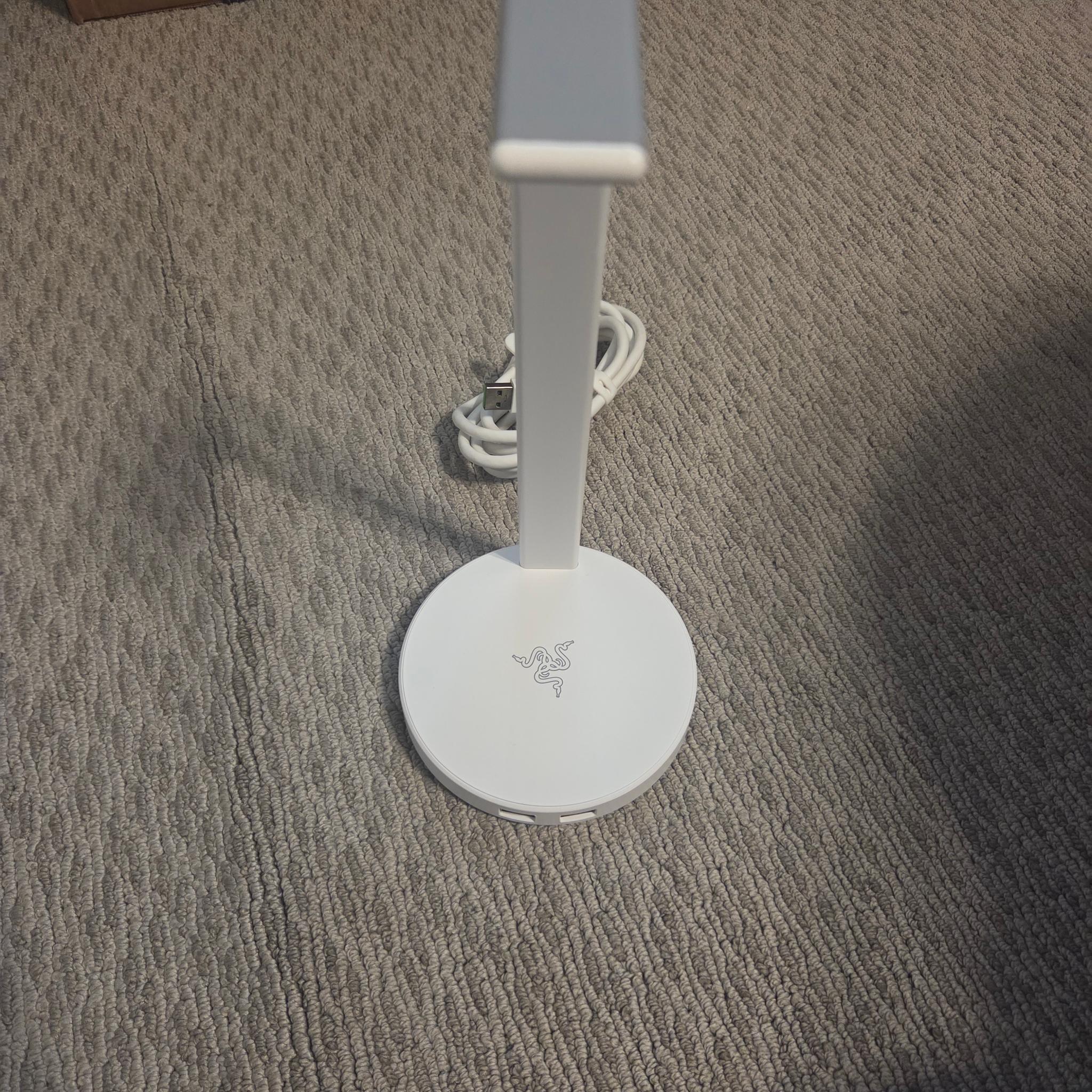 Razer Base Station V2 Chroma Headset Stand Chroma in white (Great Condition)