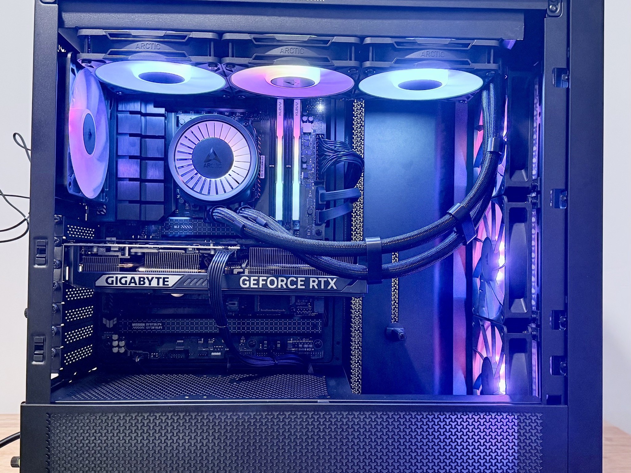 Corsair 4000D RTX 5070 OC 12GB