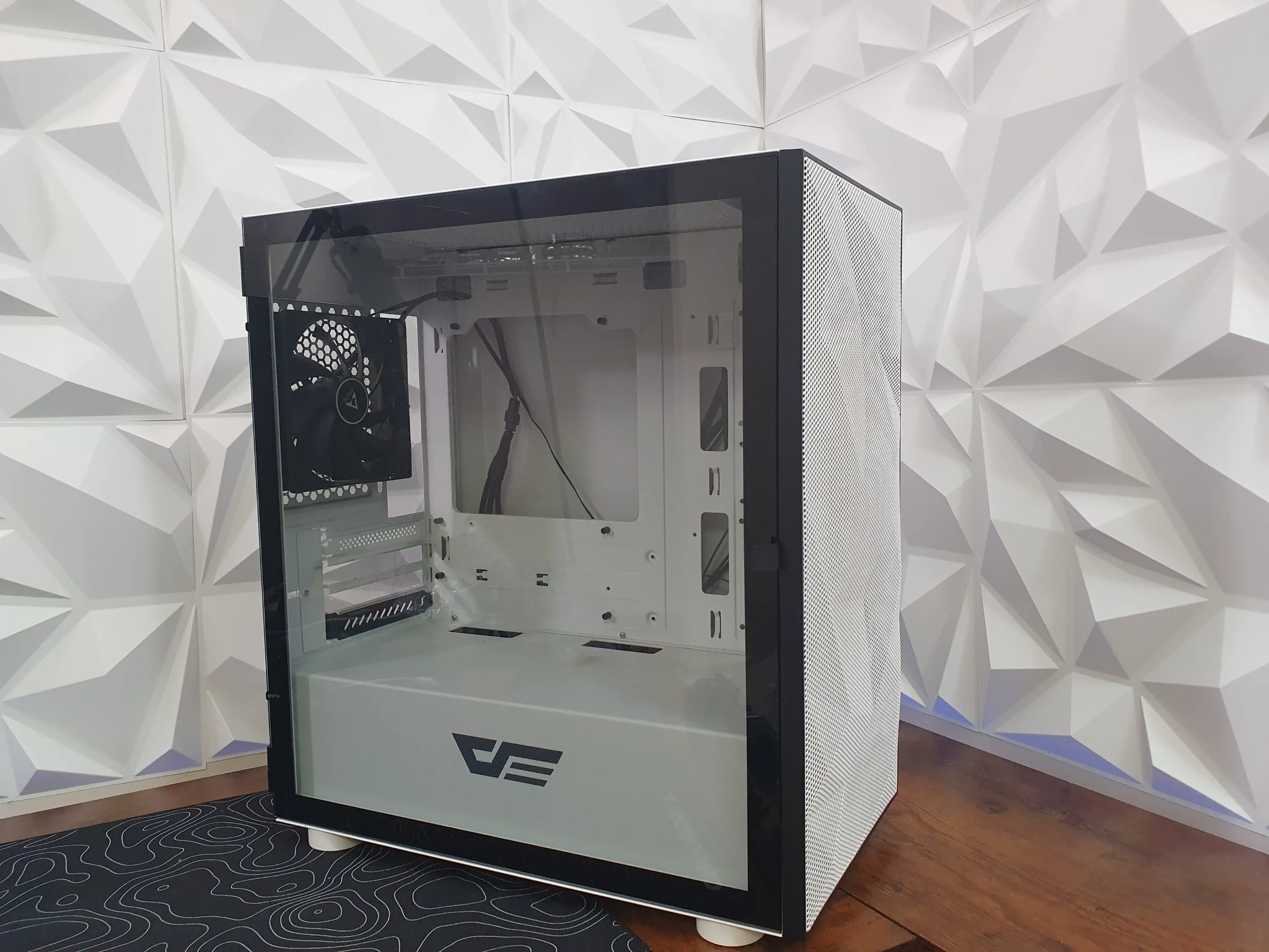 White Micro ATX PC Case (**Lose Front panel**)