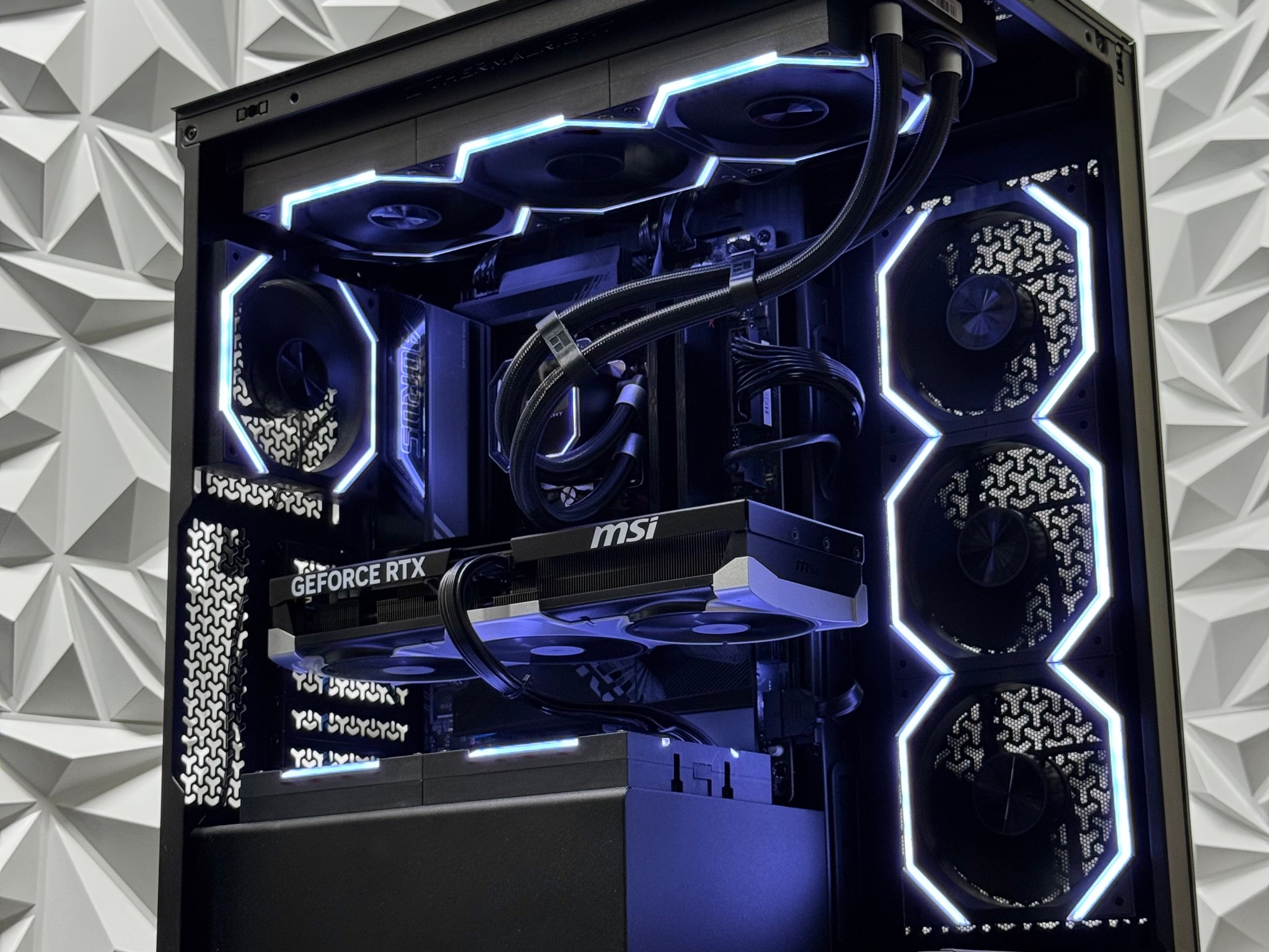 Ryzen 7 9850X3D / RTX 5070 Ti / 32GB 6400MTs DDR5 / 2TB Nvme ssd / 850w psu / X870E Motherboard
