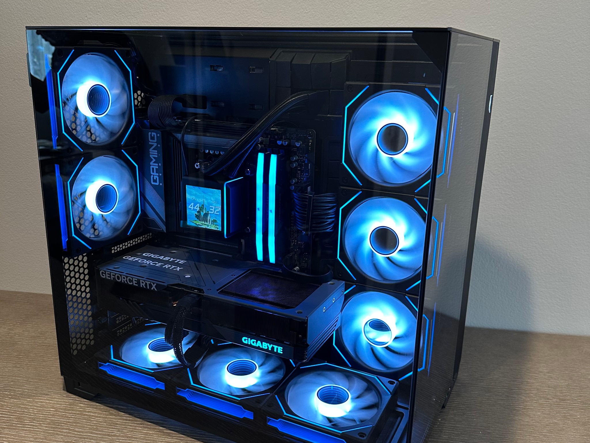 CUSTOM BUILT GAMING PC - RTX 4070 - RYZEN 7 9700X - 32GB DDR5