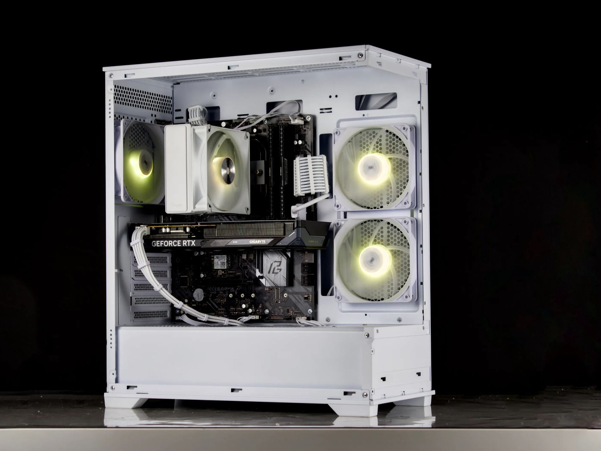 Clean White Gaming PC – RTX 5060, Ryzen 5 5600X, 32GB, 1TB SSD - RGB, WiFi, BlueTooth