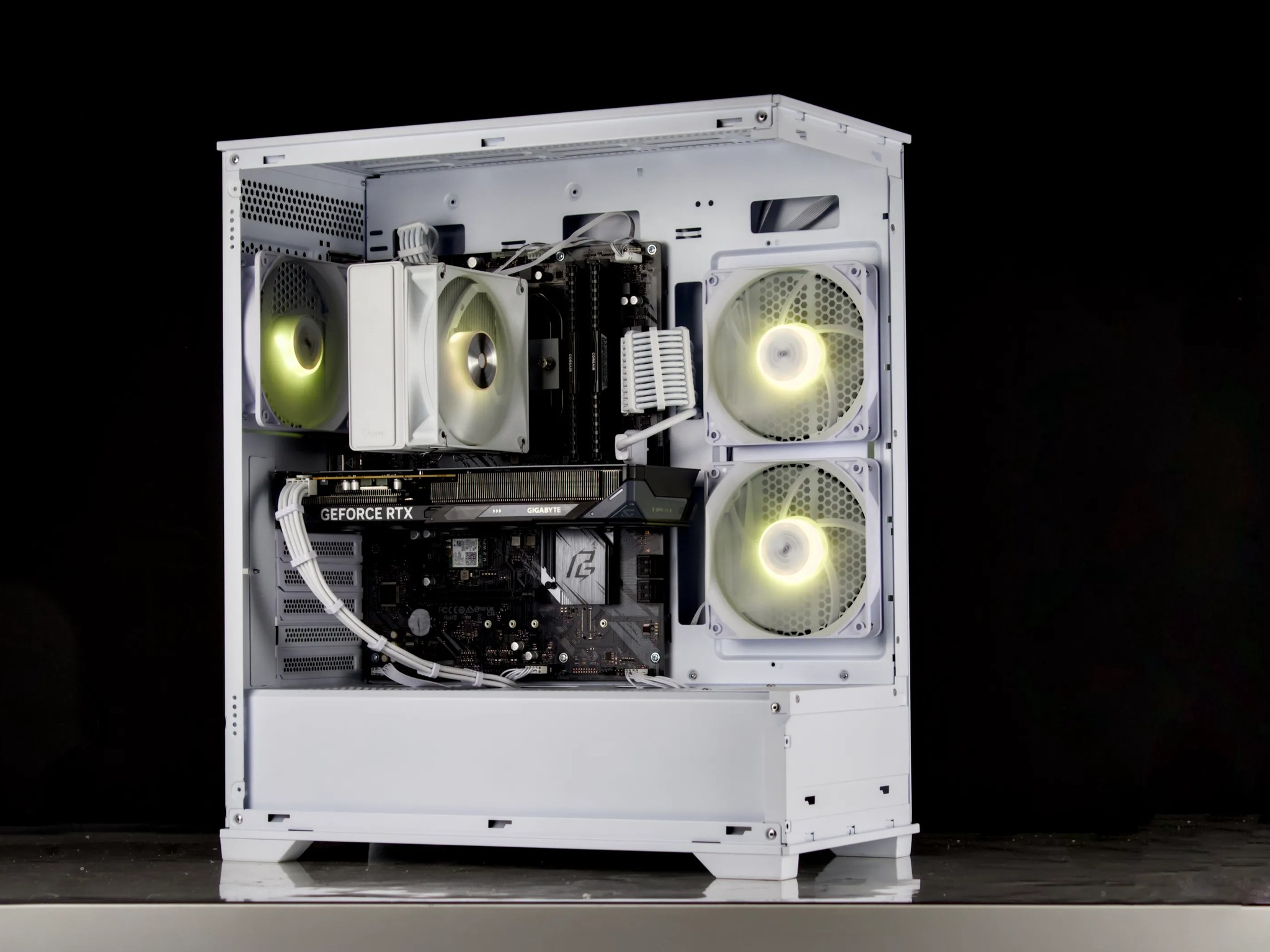 Clean White Gaming PC – RTX 5060, Ryzen 5 5600X, 32GB, 1TB SSD - RGB, WiFi, BlueTooth