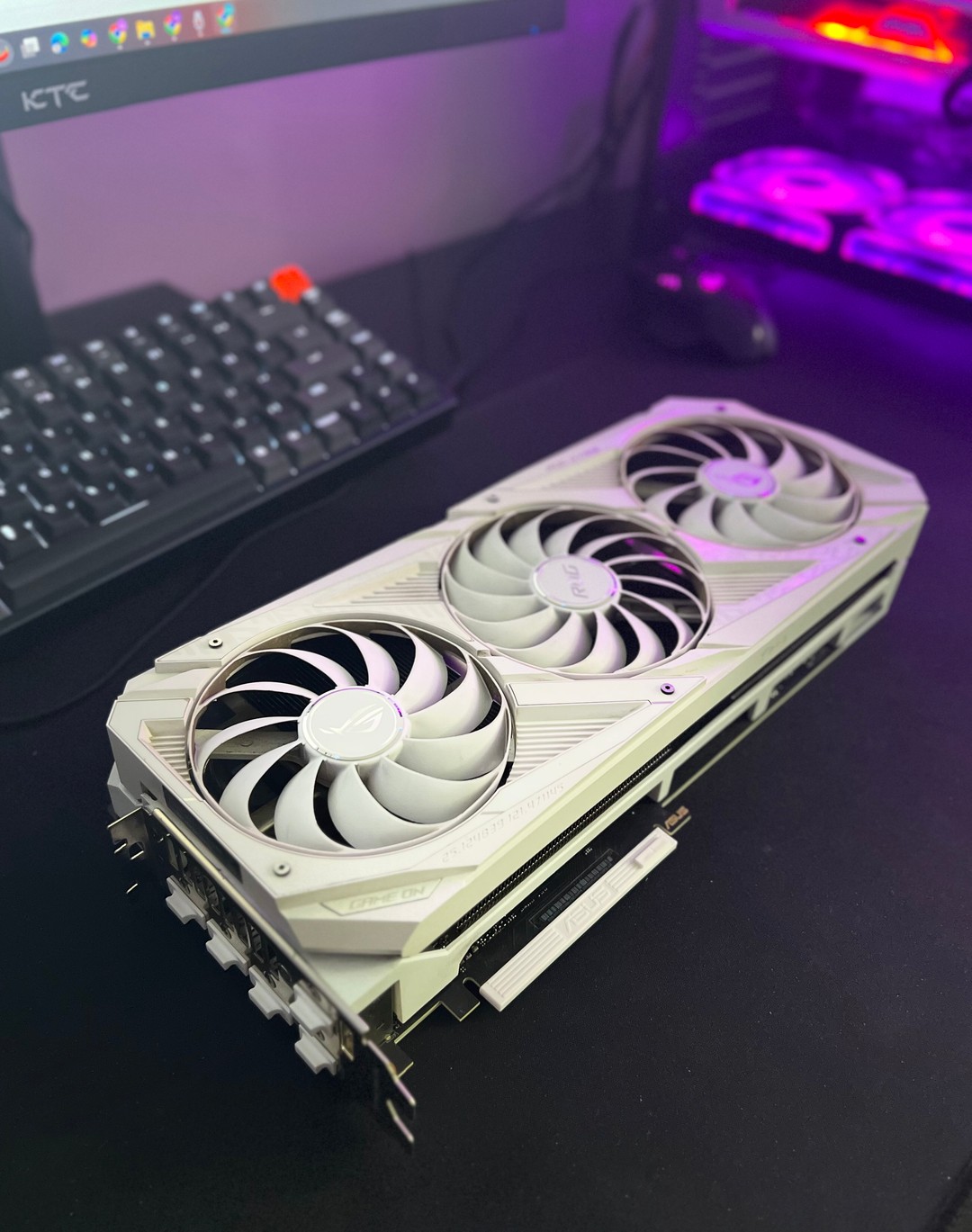 ASUS ROG Strix GeForce RTX 3090 OC White Edition 24GB GDDR6X | Jawa