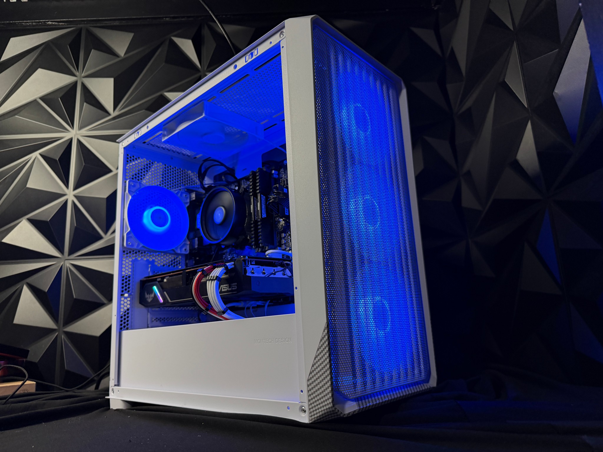 🔴⚡ RED FIBER ⚡🔴 Ryzen 5 5500| RX 5700XT| 16 GB DDR4| 750 GB NVMe| 650W Gold PSU