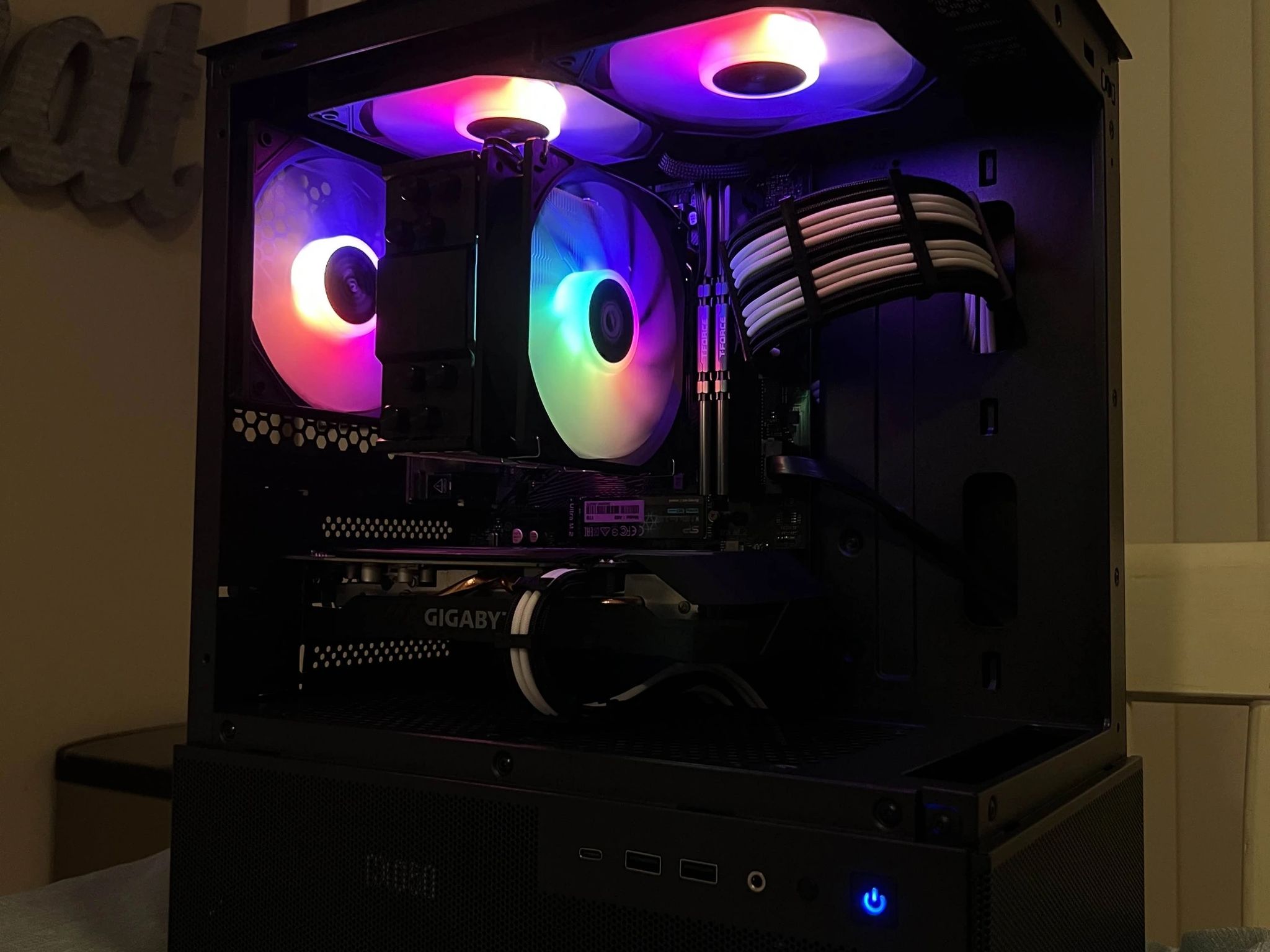 RTX 2060 | Ryzen 5 3600 | Black and White Gaming PC