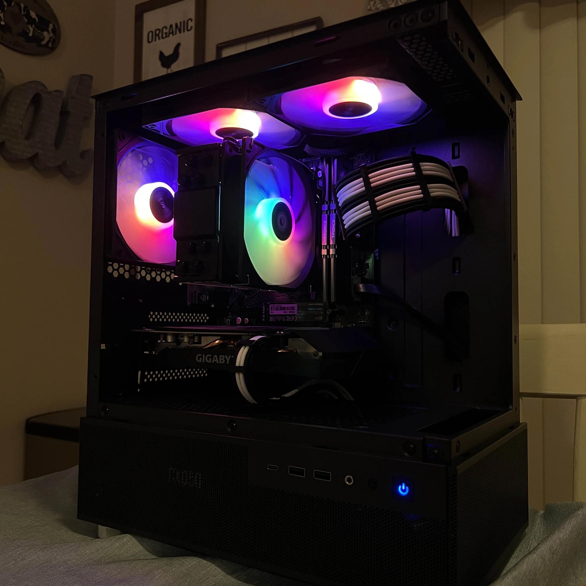 RTX 2060 | Ryzen 5 3600 | Black and White Gaming PC