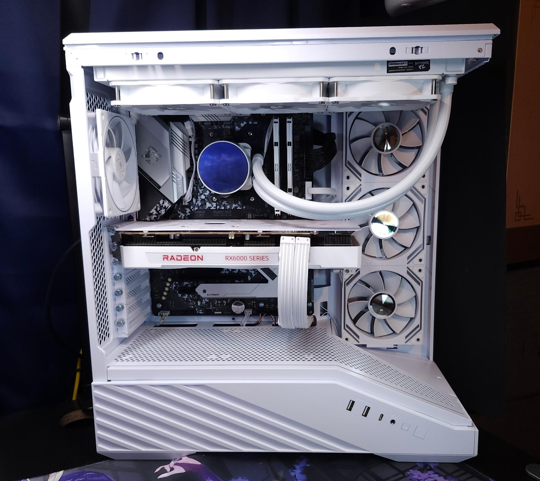 Tron Light Gaming - Ryzen 7 5800X | RX 6800