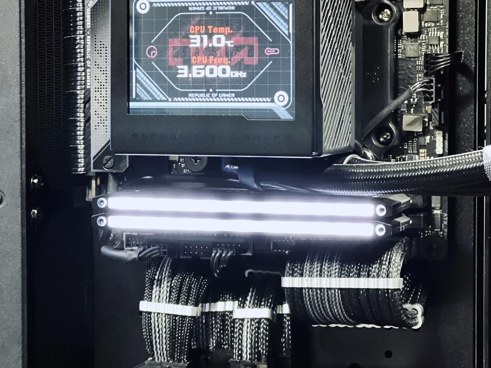 High-end Gaming PC in the Xproto-L - 7800X3D, RTX 4090, 64GB Dom. Titanium DDR5, Dual AIO Cooling