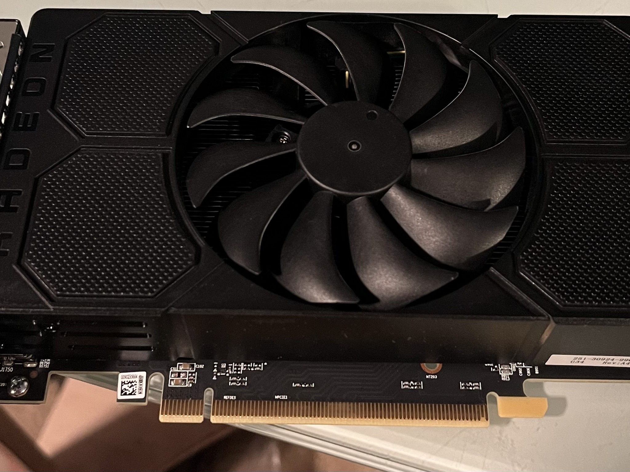 Rx 5500 4gb gpu. Works great, just upgraded. Radeon brand