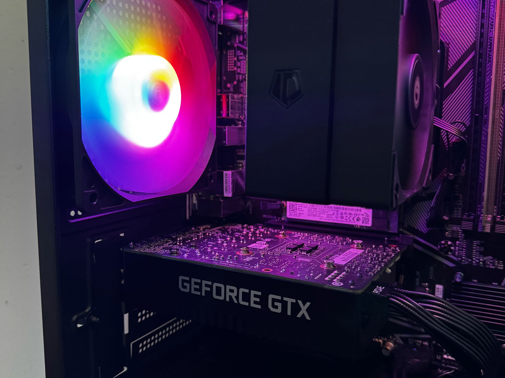 GTX 1660 Ti 6GB / AMD Ryzen 7 2700X / 16GB RAM / 512GB NVMe SSD / 1080p Ready