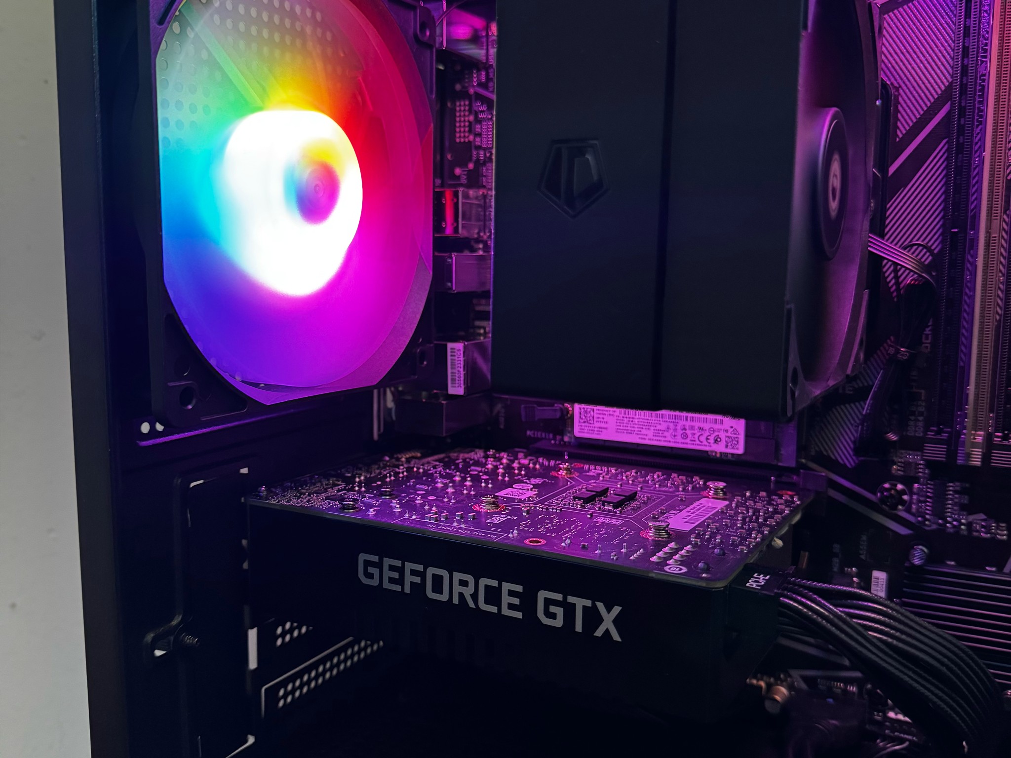 GTX 1660 Ti 6GB / AMD Ryzen 7 2700X / 16GB RAM / 512GB NVMe SSD / 1080p Ready