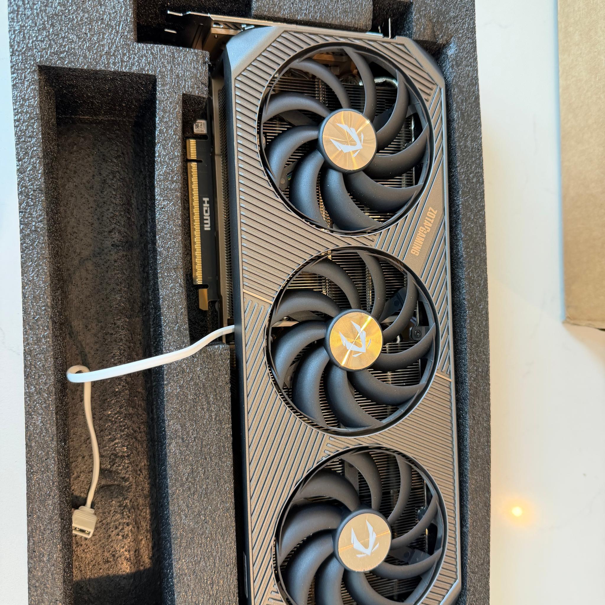 ZOTAC GAMING GeForce RTX 5090 SOLID OC