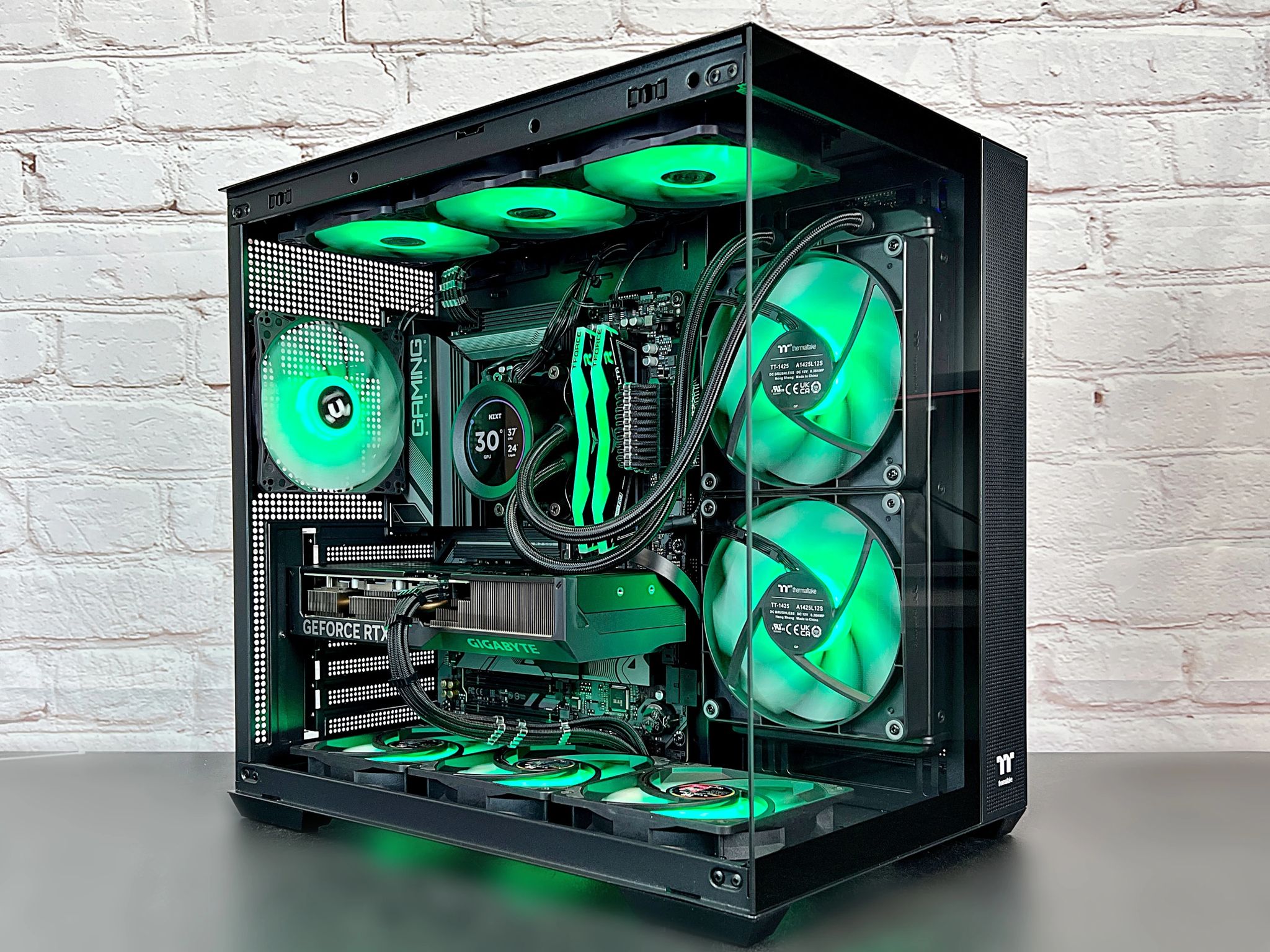 RTX 4070 Ryzen 7 7700X 32GB DDR5 2TB M.2 Win 11Pro Gaming PC