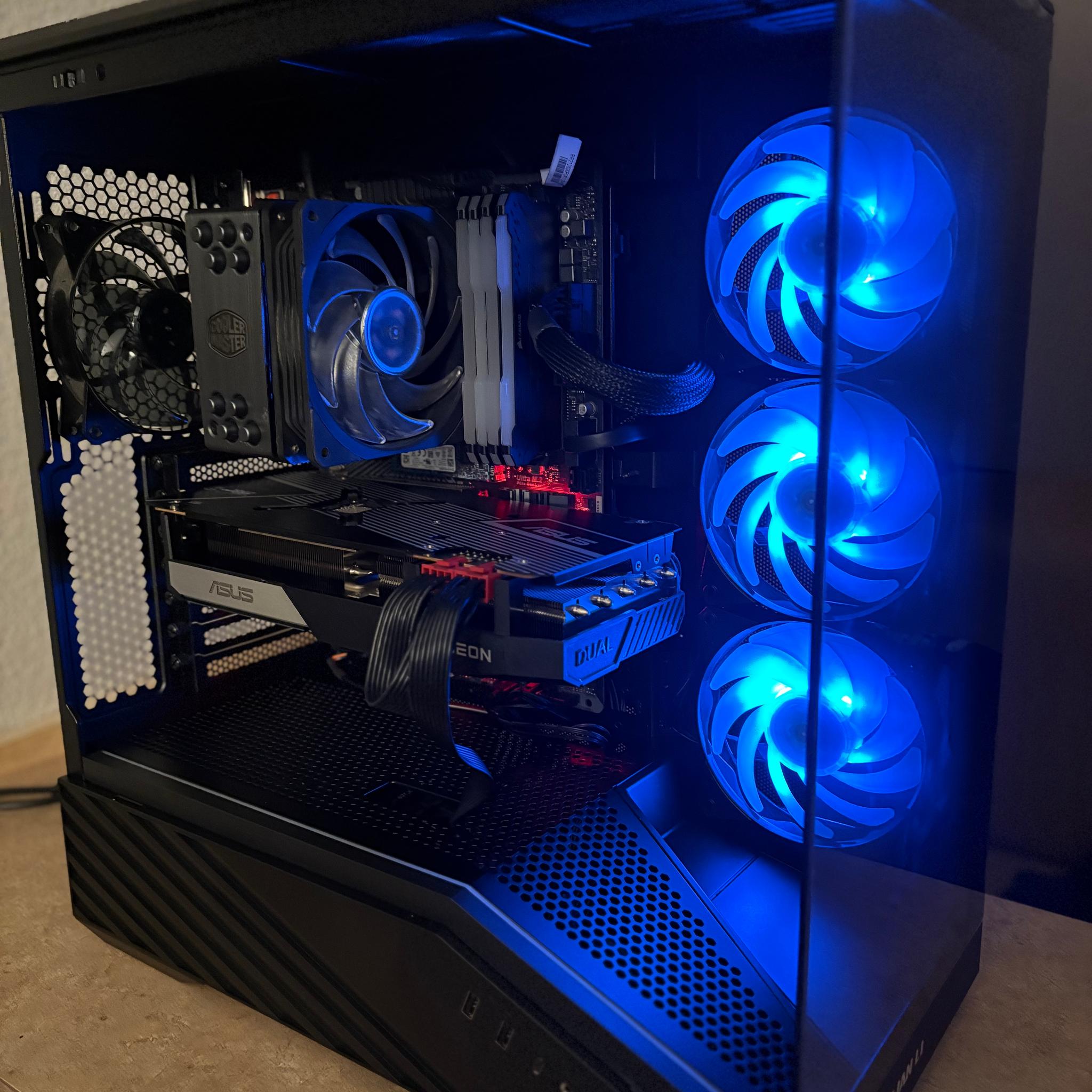 R7 5800X / RX 6750 XT / 32GB RAM / 512GB M.2 SSD