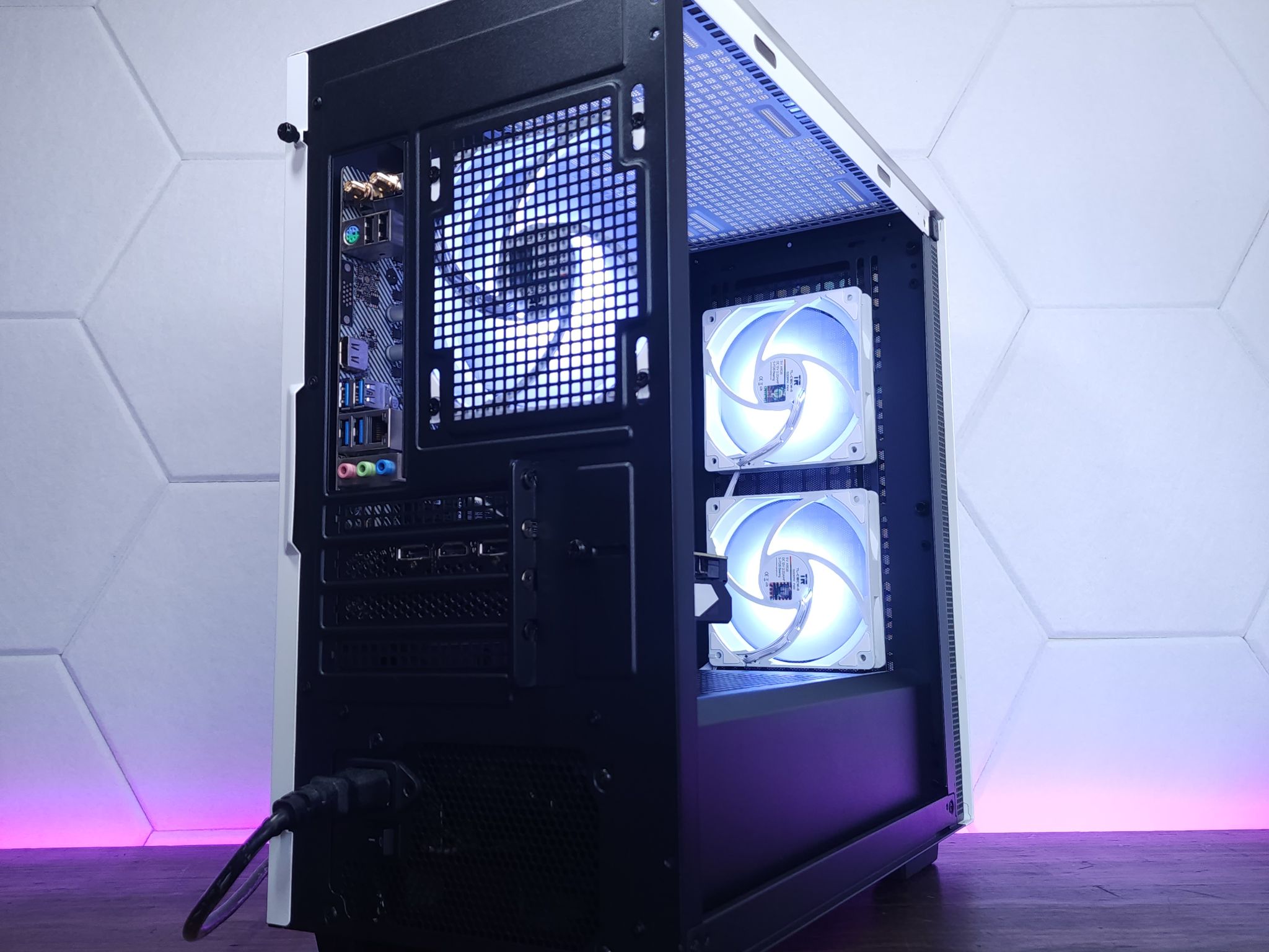 💙🤍GTX 1650 Super // Ryzen 5 1600 // 16GB 3200MHz // 512GB NVMe Gen 3