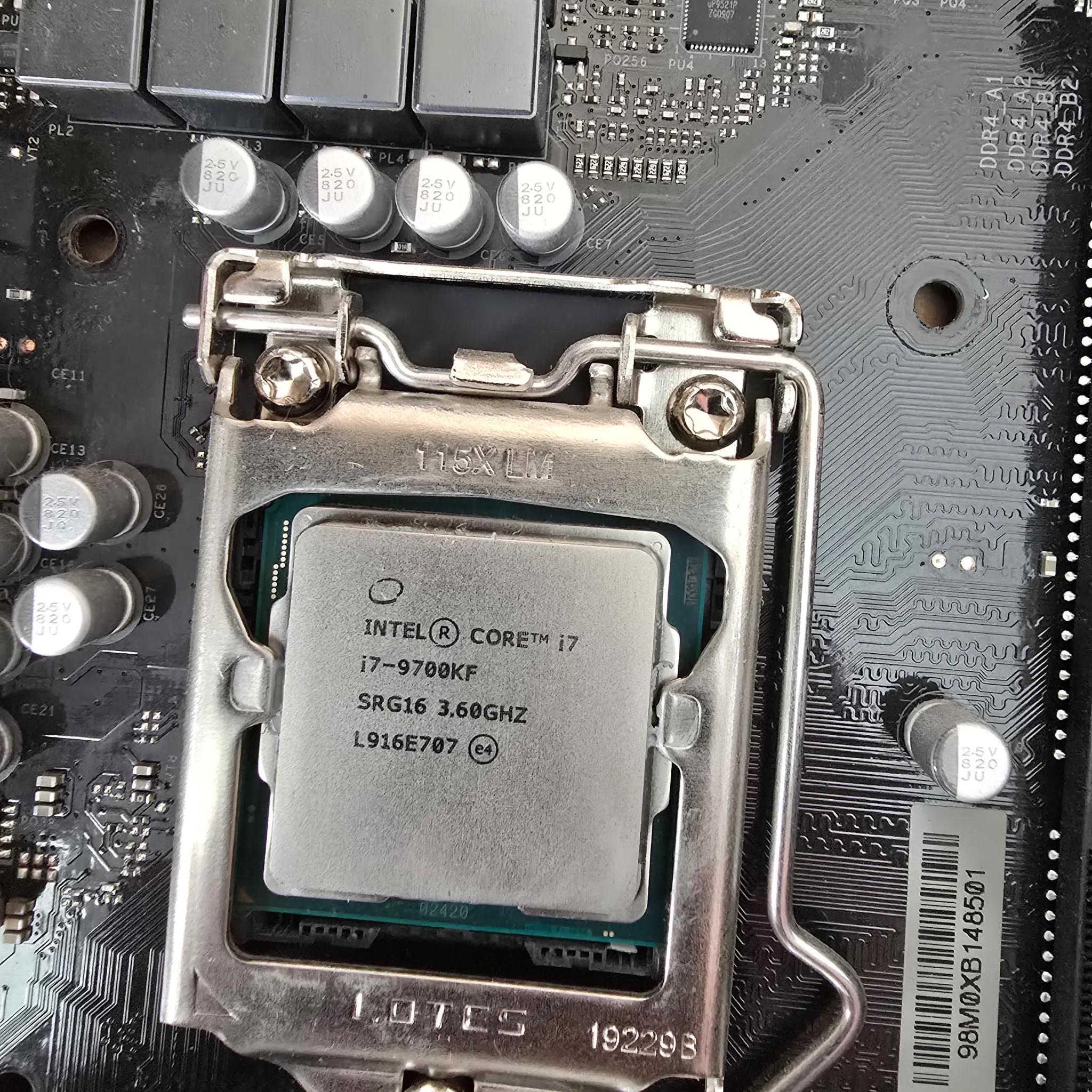 ASRock z390 Pro4, i7-9700KF, 32GB DDR4 3200 MHz