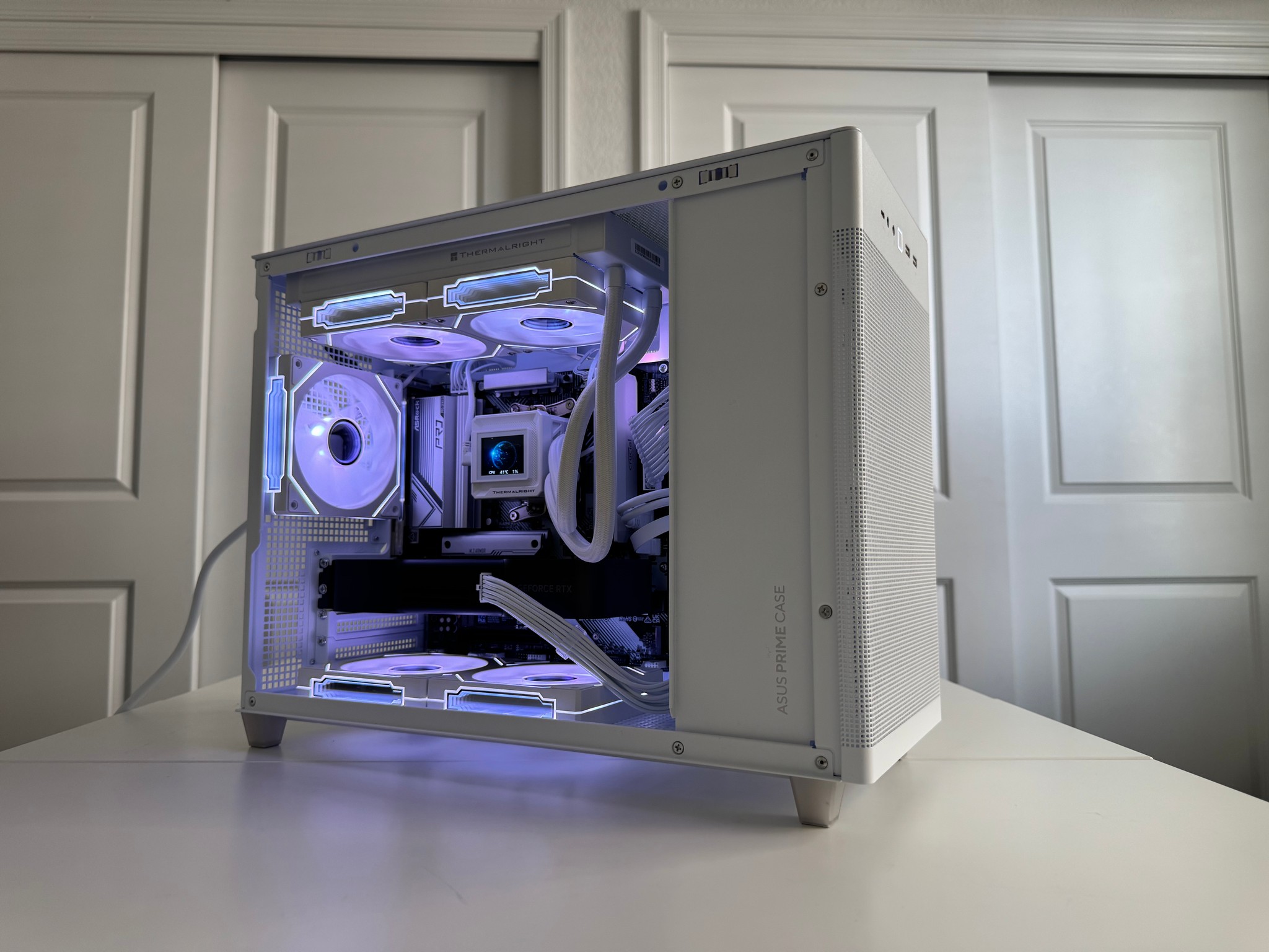 High-Performance 1440p/4K Mini PC AMD Ryzen 7 7700X NVIDIA 5070 Founders Edition 32GB DDR5 1TB NVMe