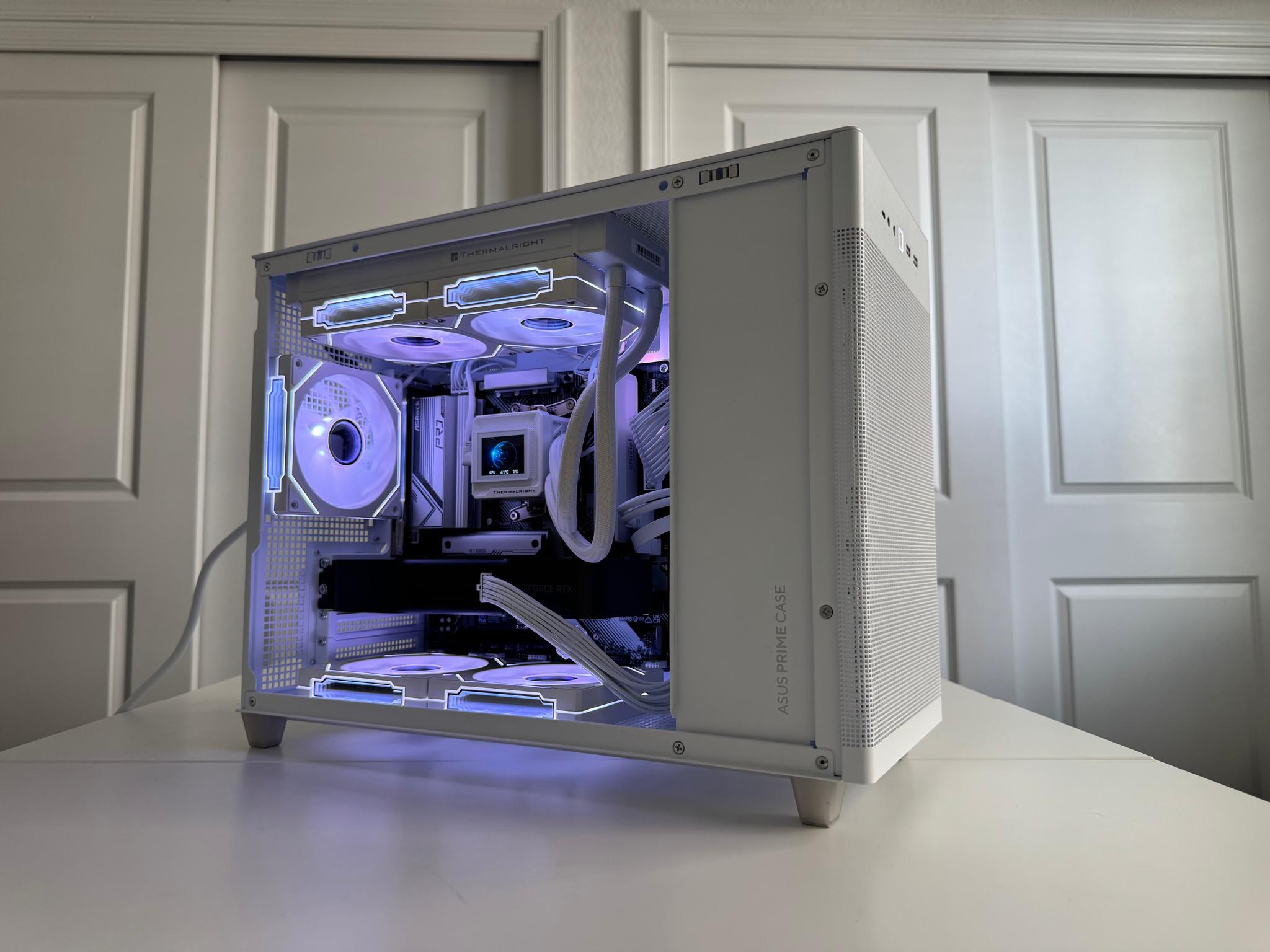 High-Performance 1440p/4K Mini PC AMD Ryzen 7 7700X NVIDIA 5070 Founders Edition 32GB DDR5 1TB NVMe