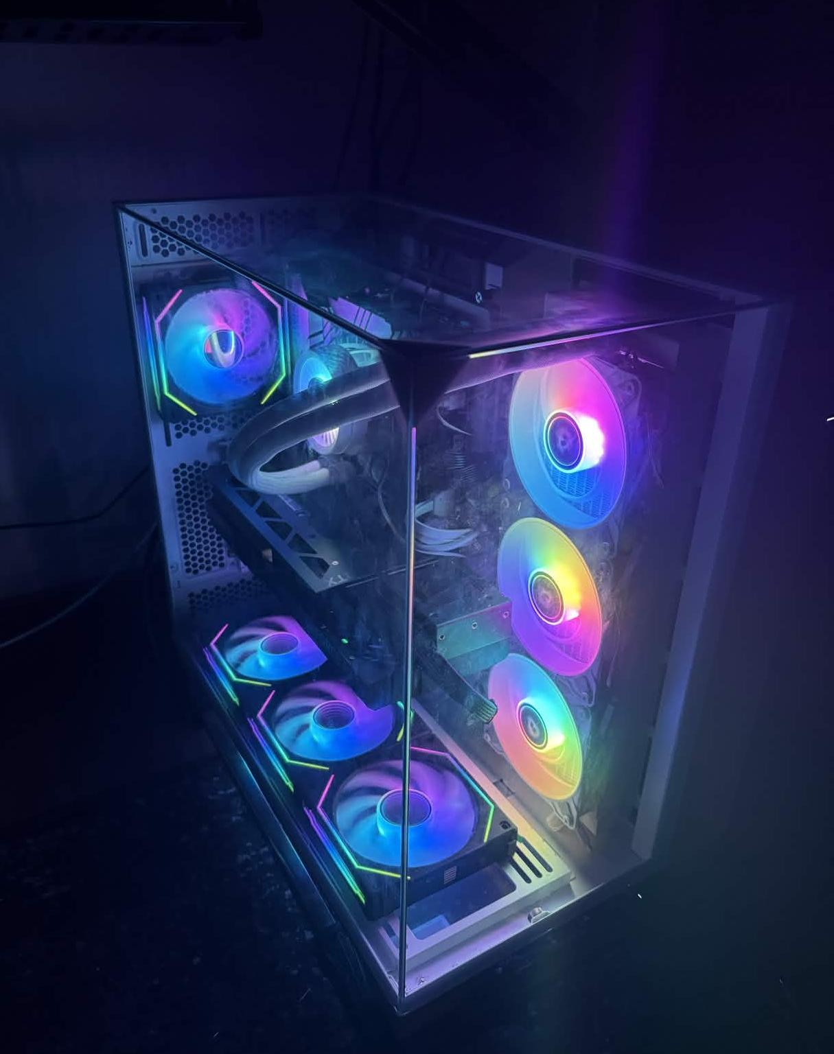 Custom Gaming PC Build RTX 4080S i-7 14700k