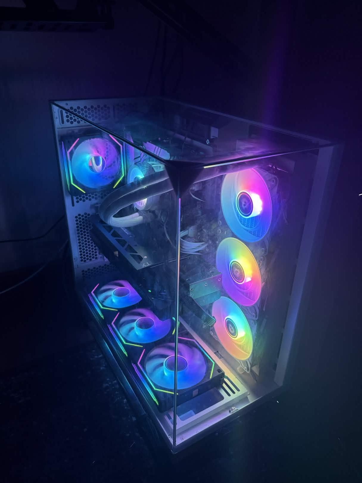 Custom Gaming PC Build RTX 4080S i-7 14700k