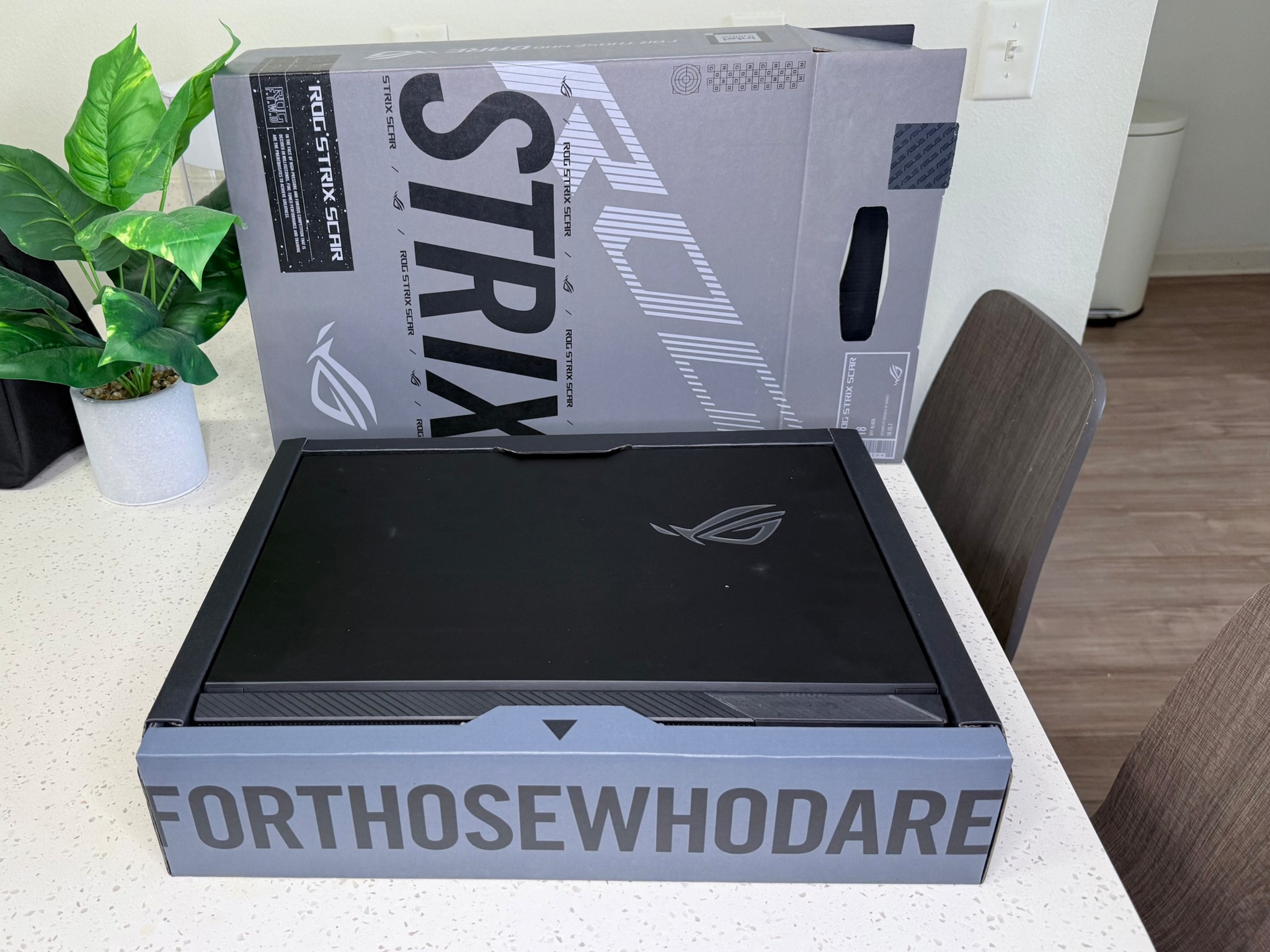ROG Scar 18 i9 13980HX RTX 4090 1 TB NVME SSD (Raid0) Great condition