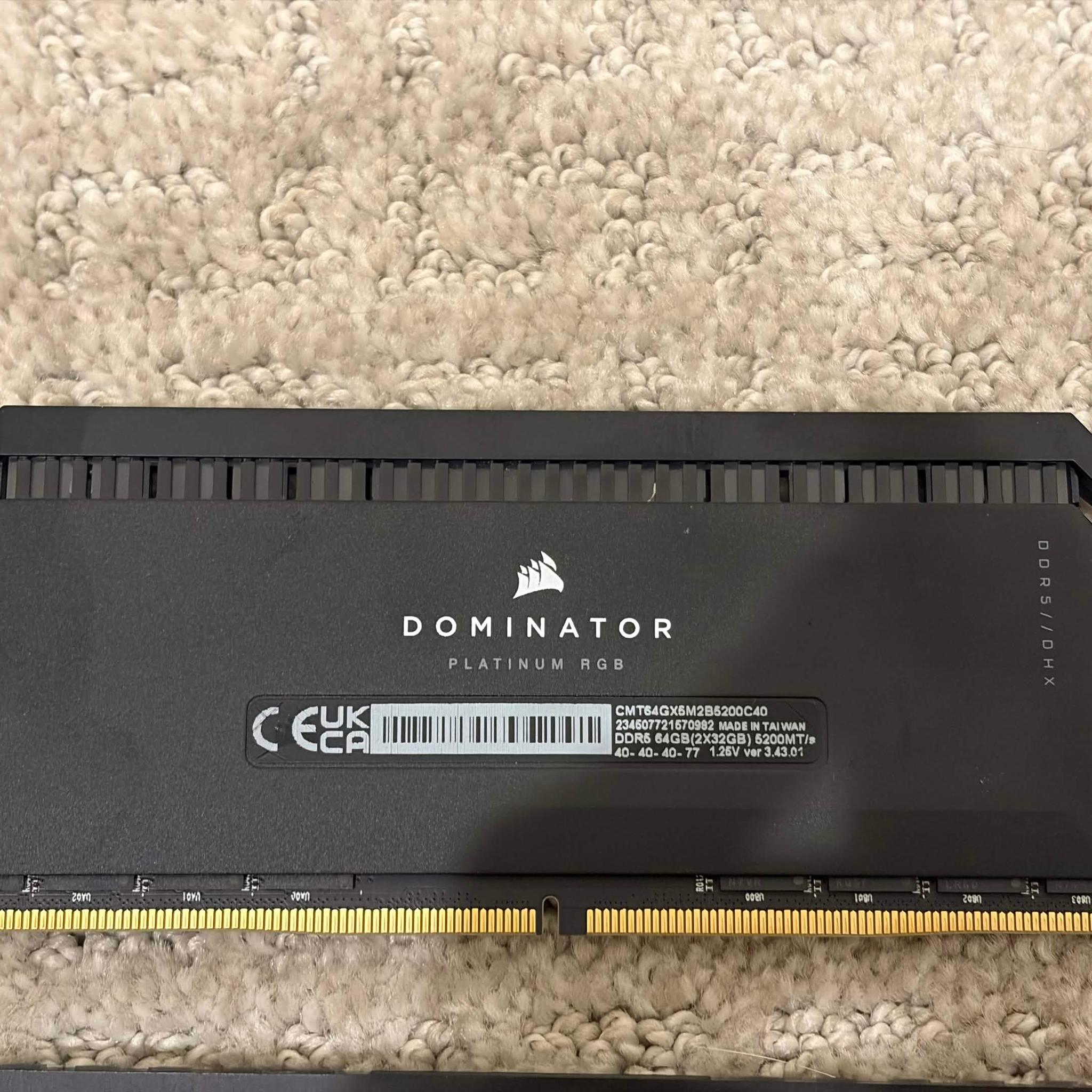 CORSAIR Dominator Platinum RGB DDR5 64GB (2x32GB) 5200MHz CL40 - Black (CMT64GX5M2B5200C40)