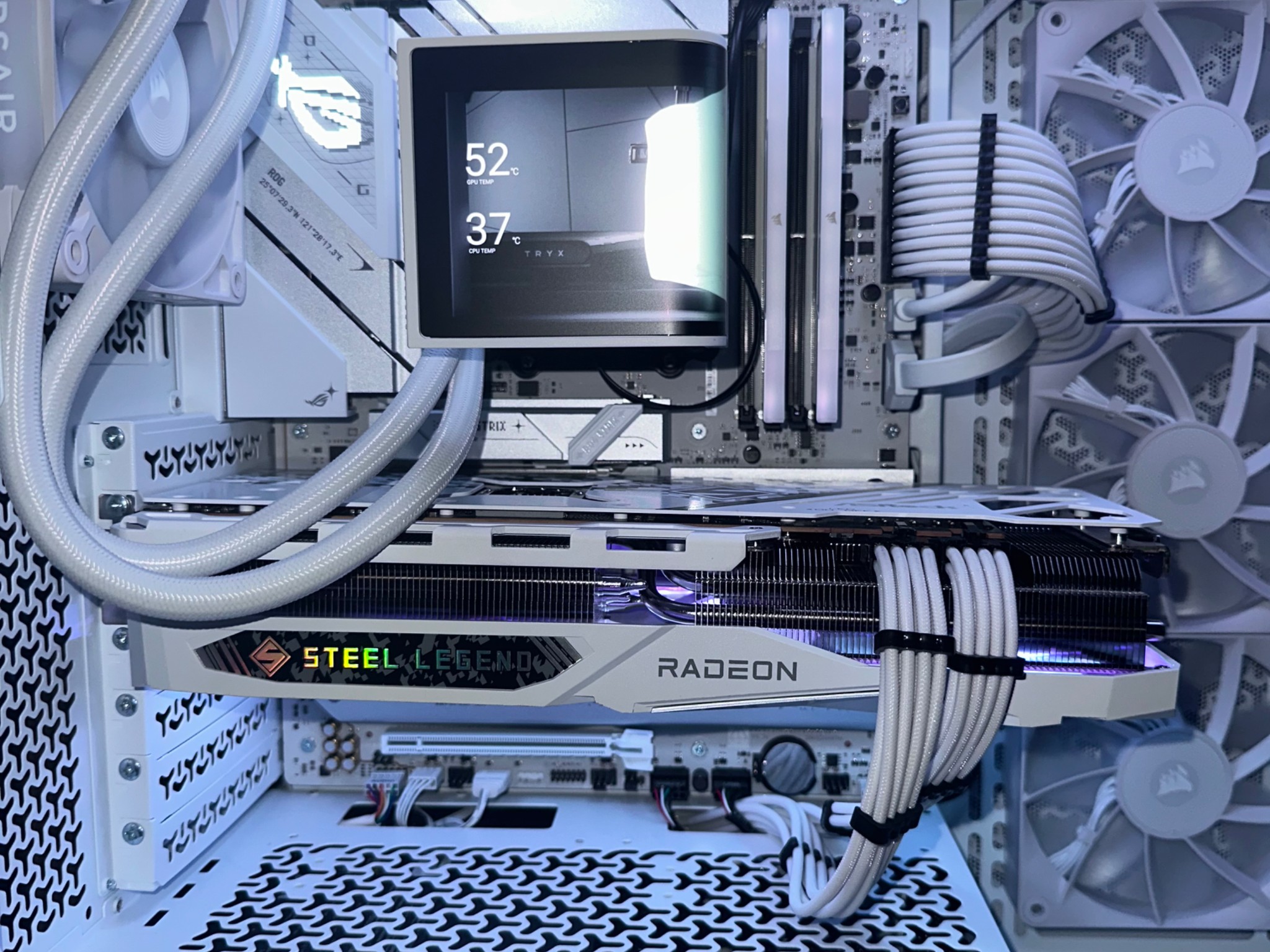 WHITE ASRock Steel Legend Radeon RX 7800 XT 16GB