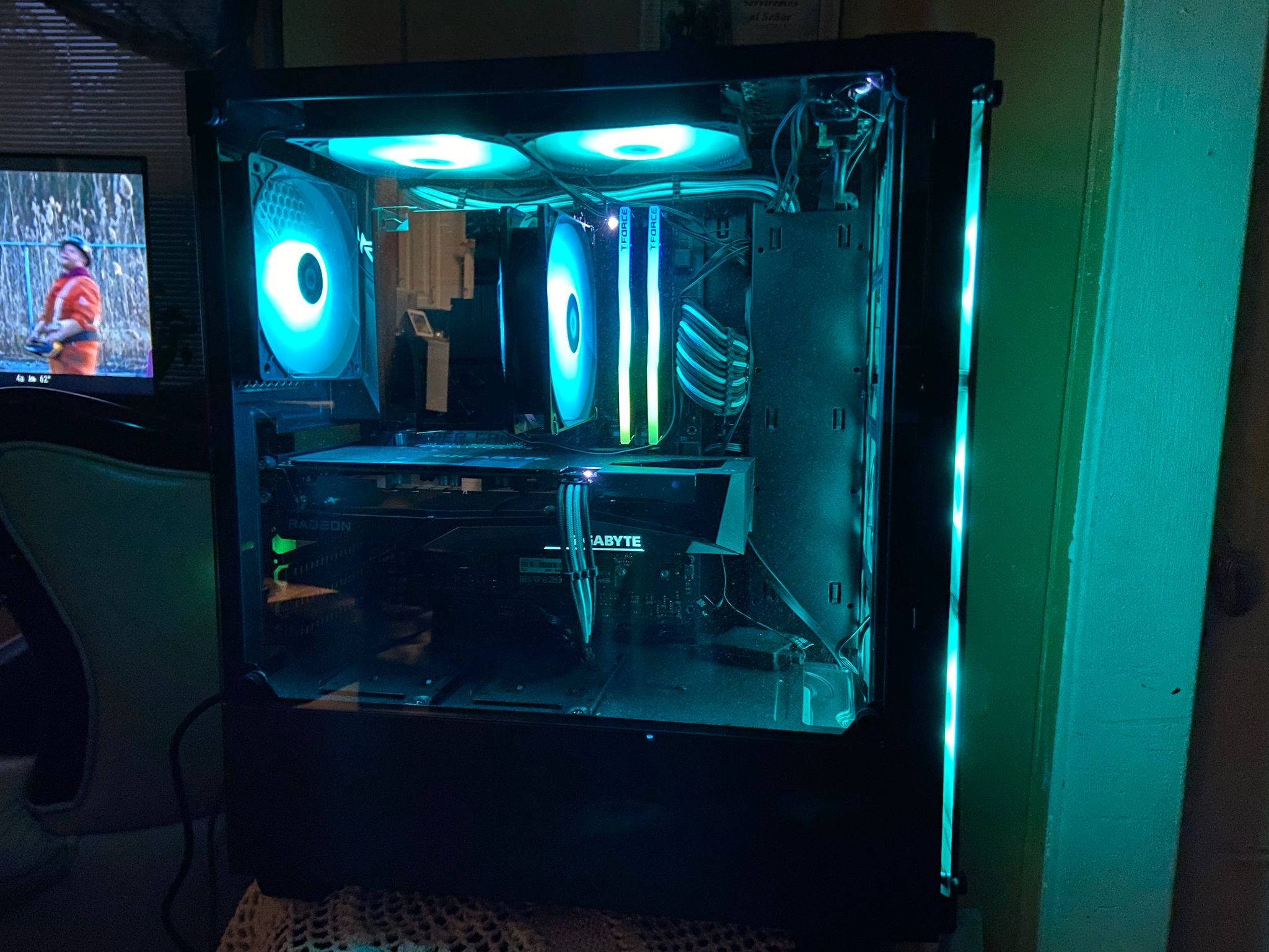 Gaming PC: Ryzen 5 3600, RX 6600xt, 16GB DDR4 Ram, 1TB M.2 SSD + 1TB HDD, Windows 11 Pro