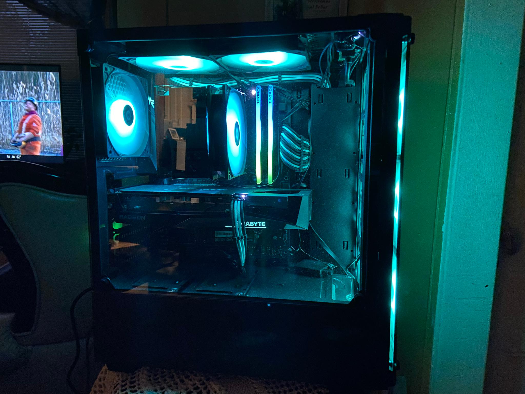 Gaming PC: Ryzen 5 3600, RX 6600xt, 16GB DDR4 Ram, 1TB M.2 SSD + 1TB HDD, Windows 11 Pro