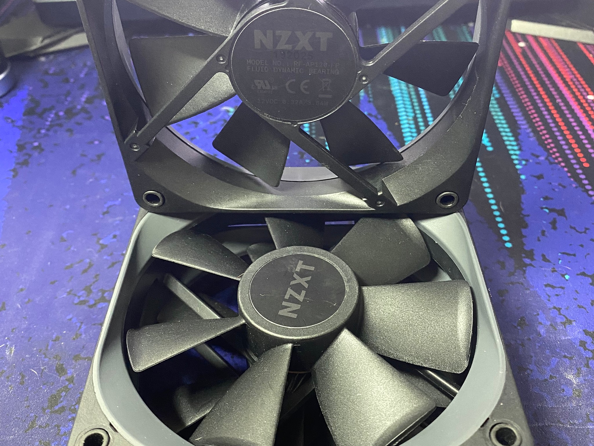 3x NZXT Aer P 120mm FDB 4pin PWM Black fans with removable accent plastic.