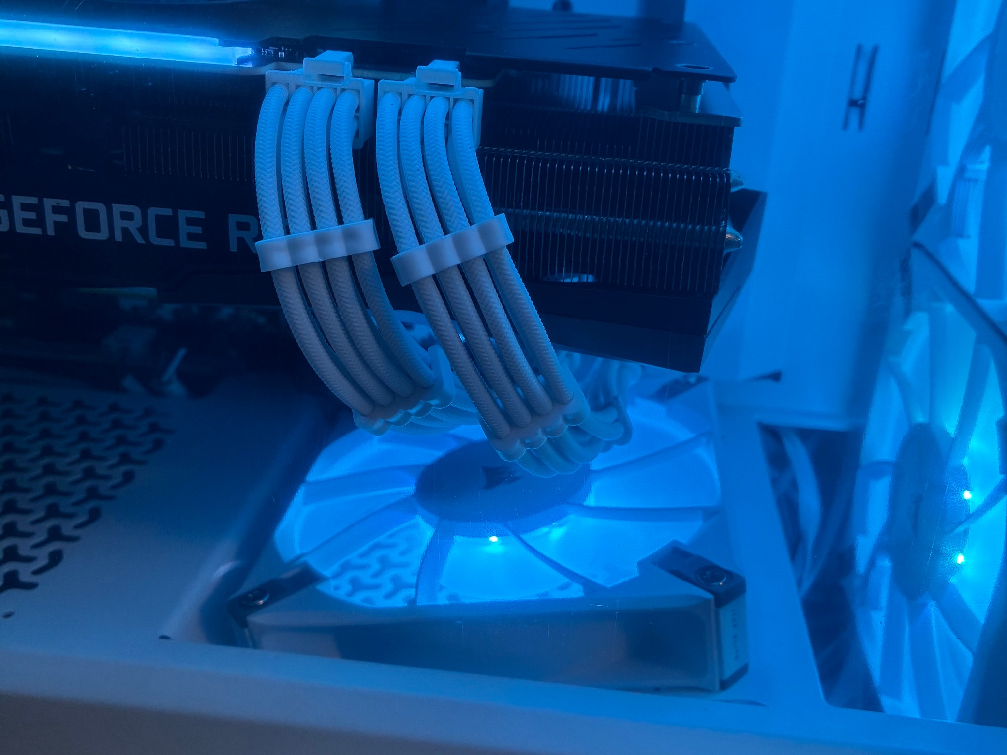 GeForce RTX 3070 Ti/ Ryzen 7 3800X/16gb ram/ 1tbssd nvme