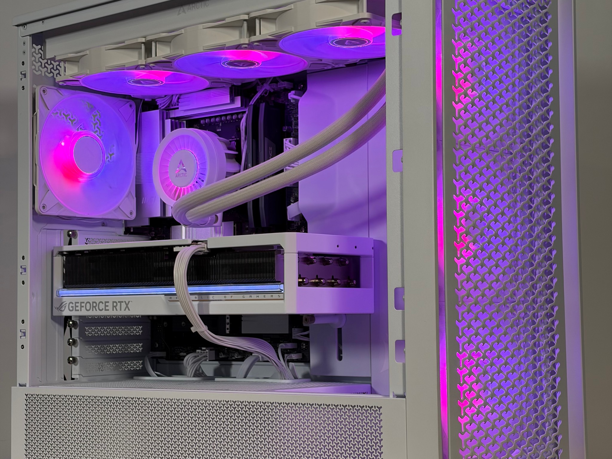 GeForce RTX 5090 Custom Gaming PC - Ryzen 7 9850X3D,