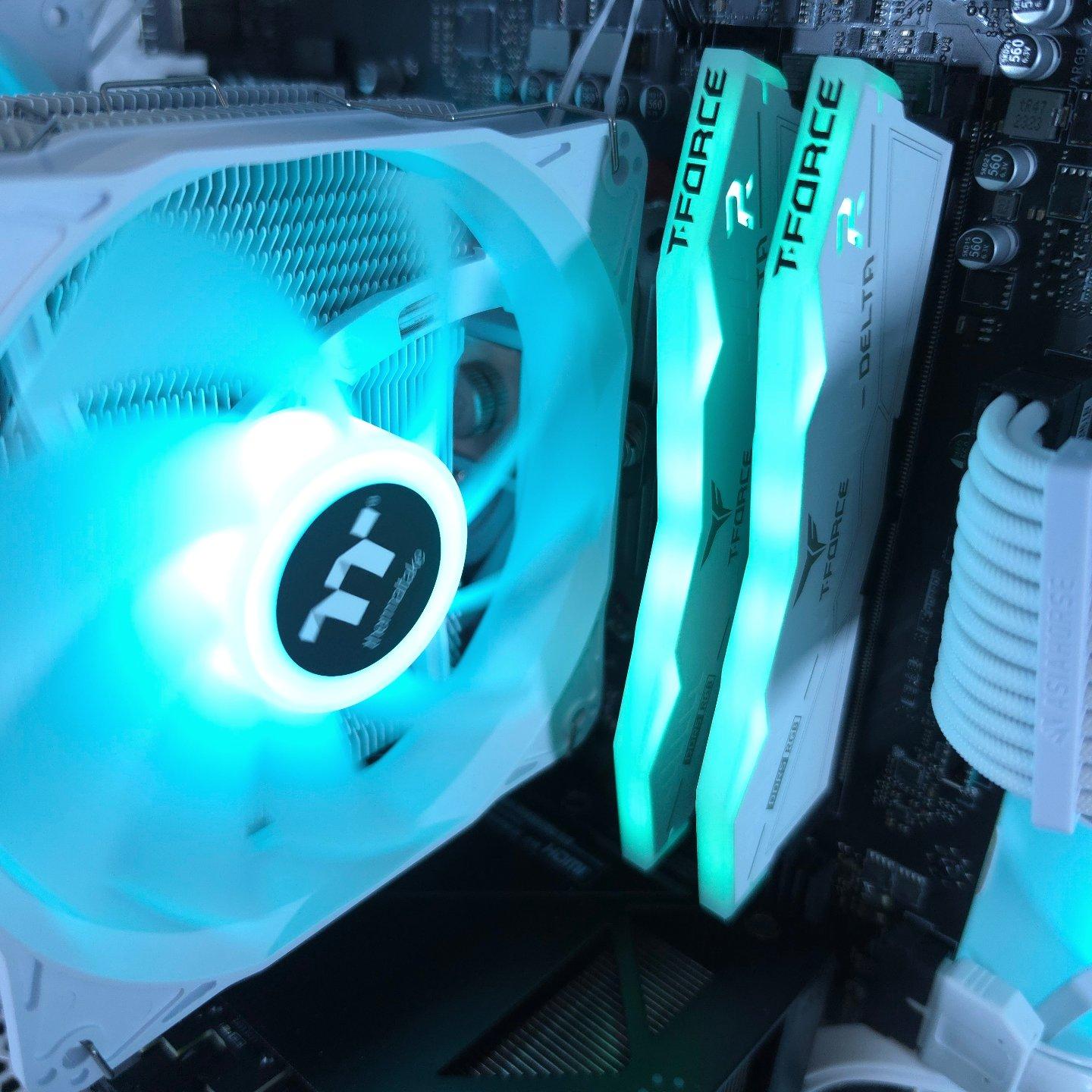 ASUS RTX 4070 💚 Ryzen 5 9600X
