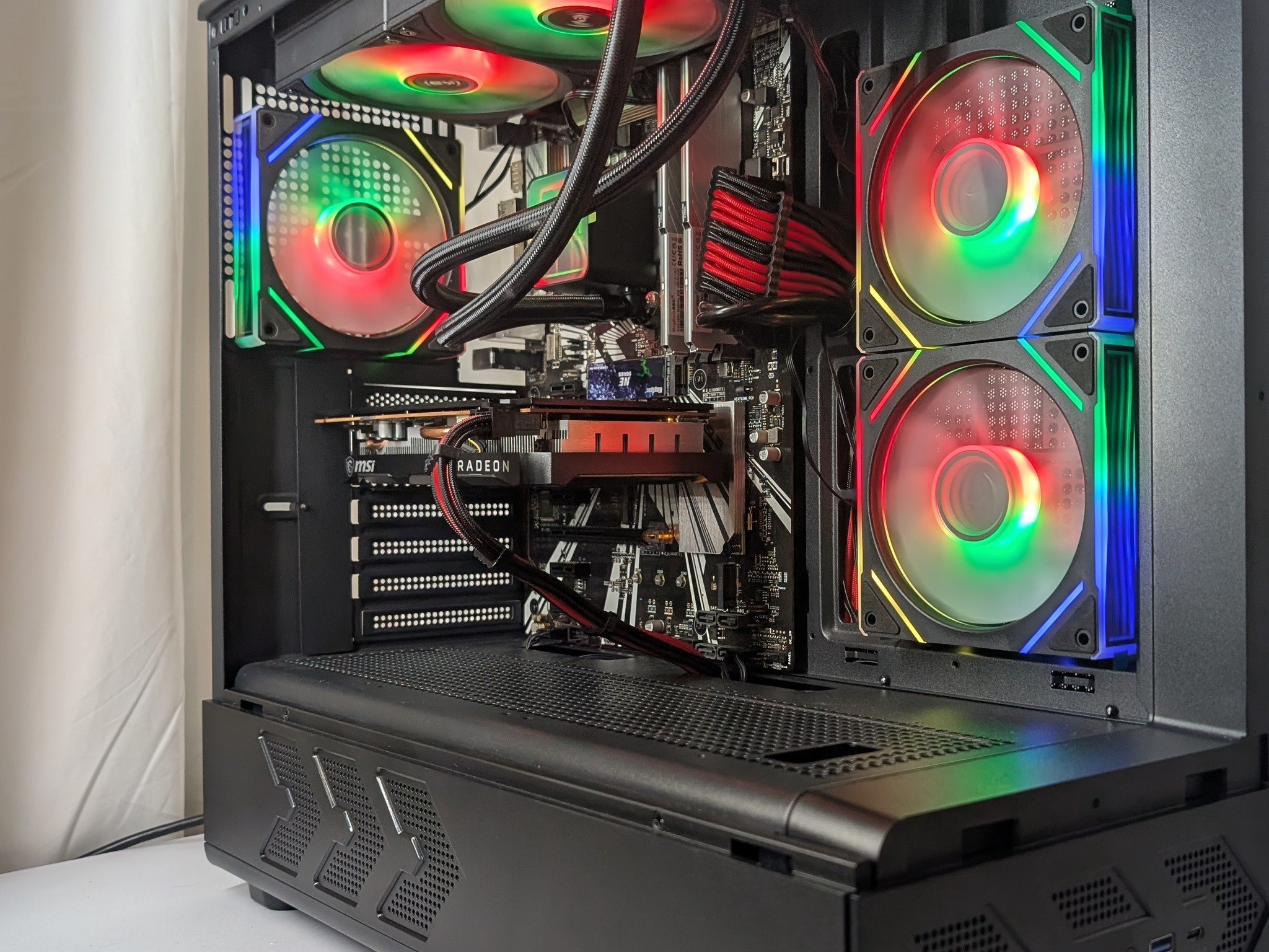 RX 6000 XT | I7 9700 | 16GB DDR4 | 650W | 500GB NVME