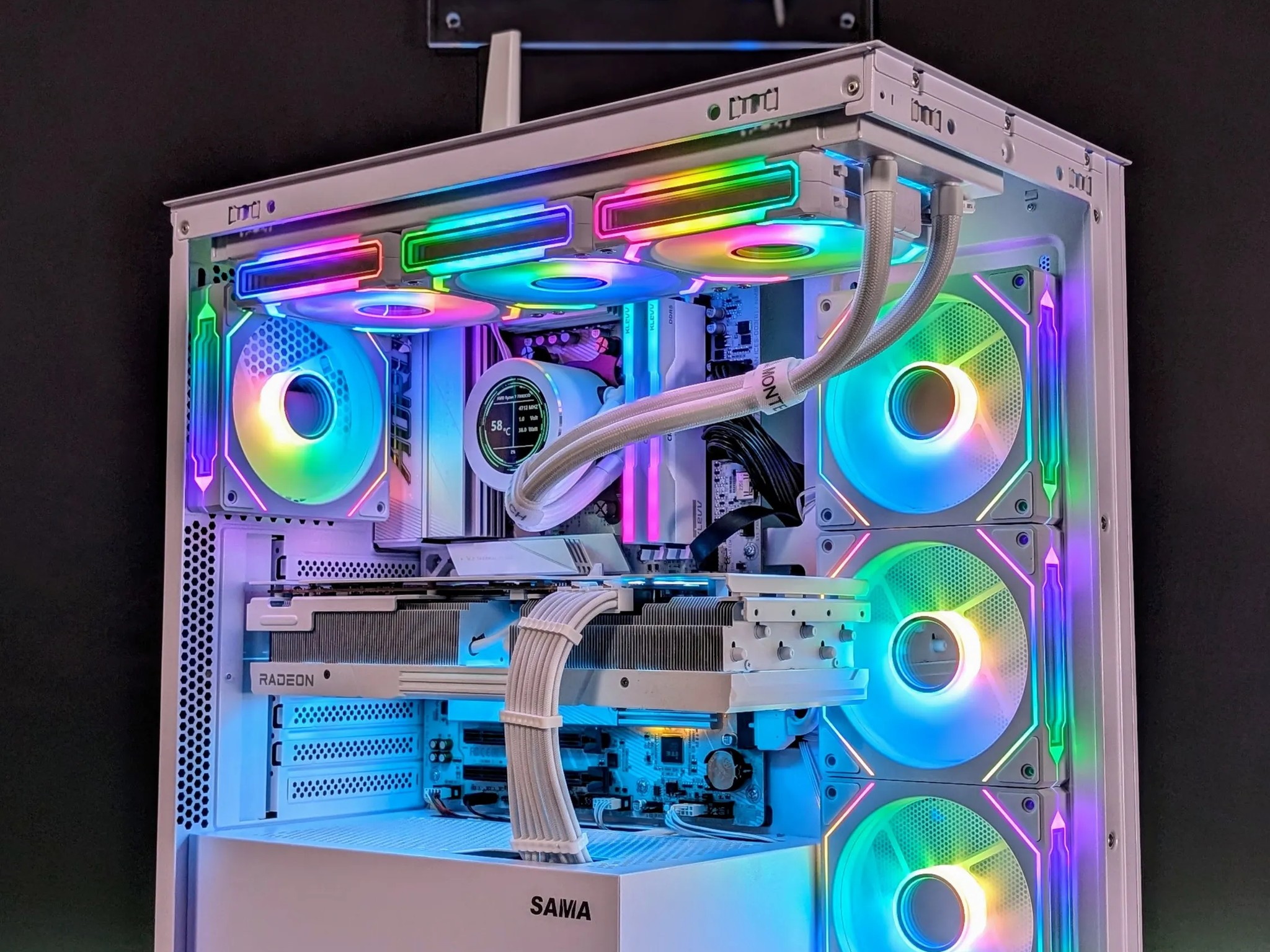 RX 7900XT 20GB // Ryzen 7800x3D // 32GB DDR5 // 2TB Gen4 NVMe // WiFi