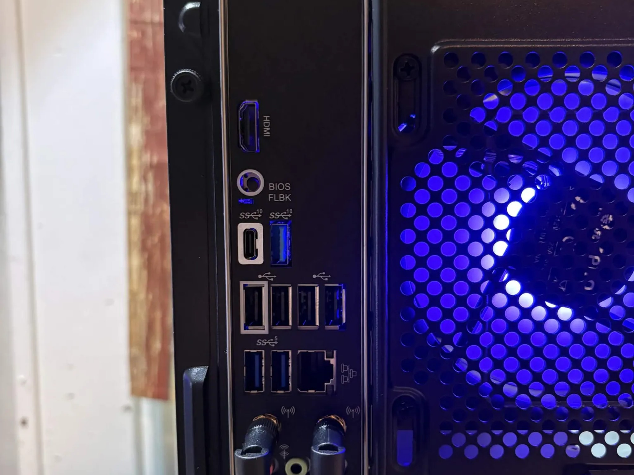 BLACK CAT SHADOWCLAW MINI GAMING PC Ryzen 5 7500X3D • RTX 5060 • 16GB DDR5 • 1TB NVMe