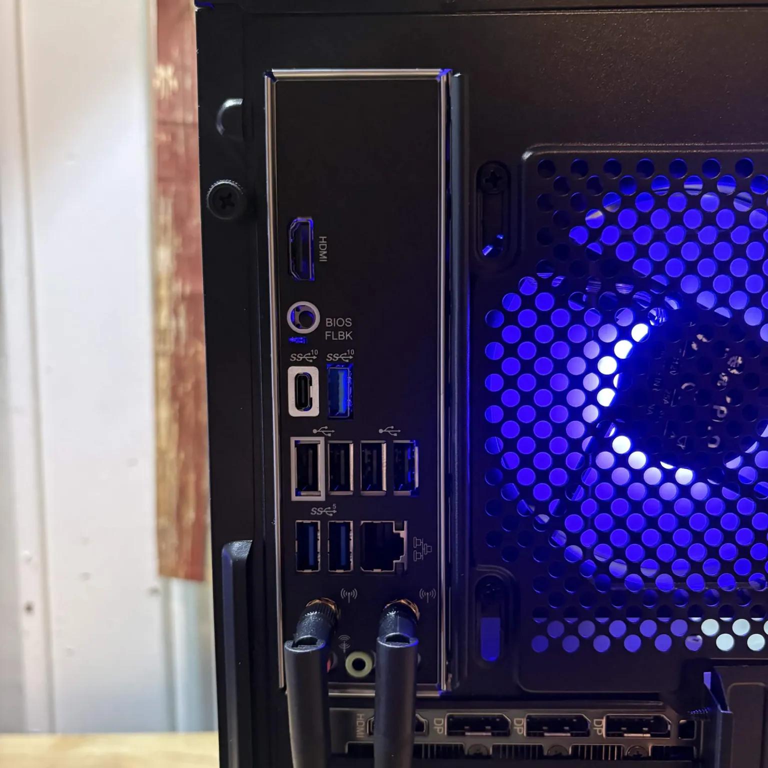 BLACK CAT SHADOWCLAW MINI GAMING PC Ryzen 5 7500X3D • RTX 5060 • 16GB DDR5 • 1TB NVMe