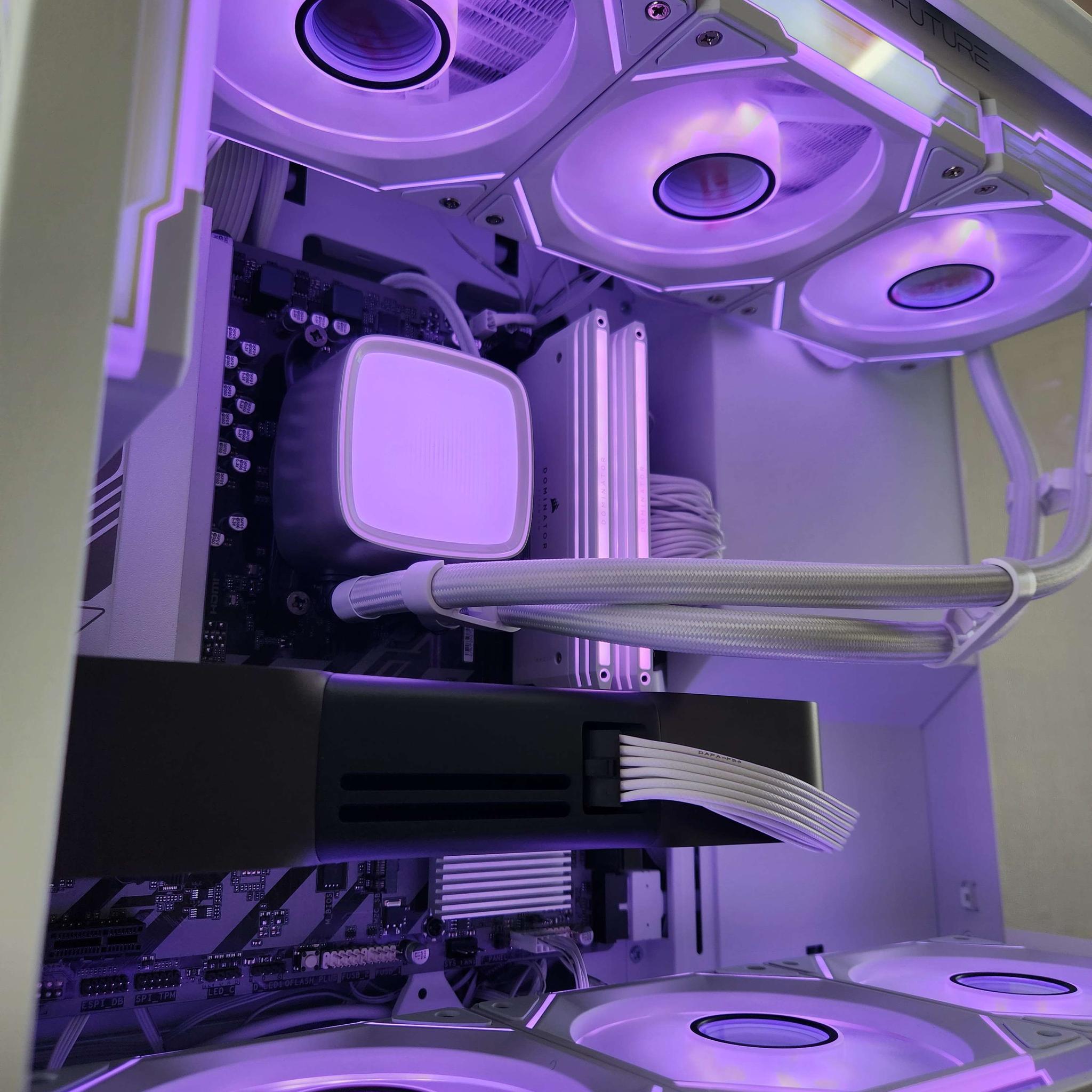 🍀RTX 5070 | Ryzen 7 7700X | 32GB DDR5 | 2TB NVMe | WiFi | Windows 11