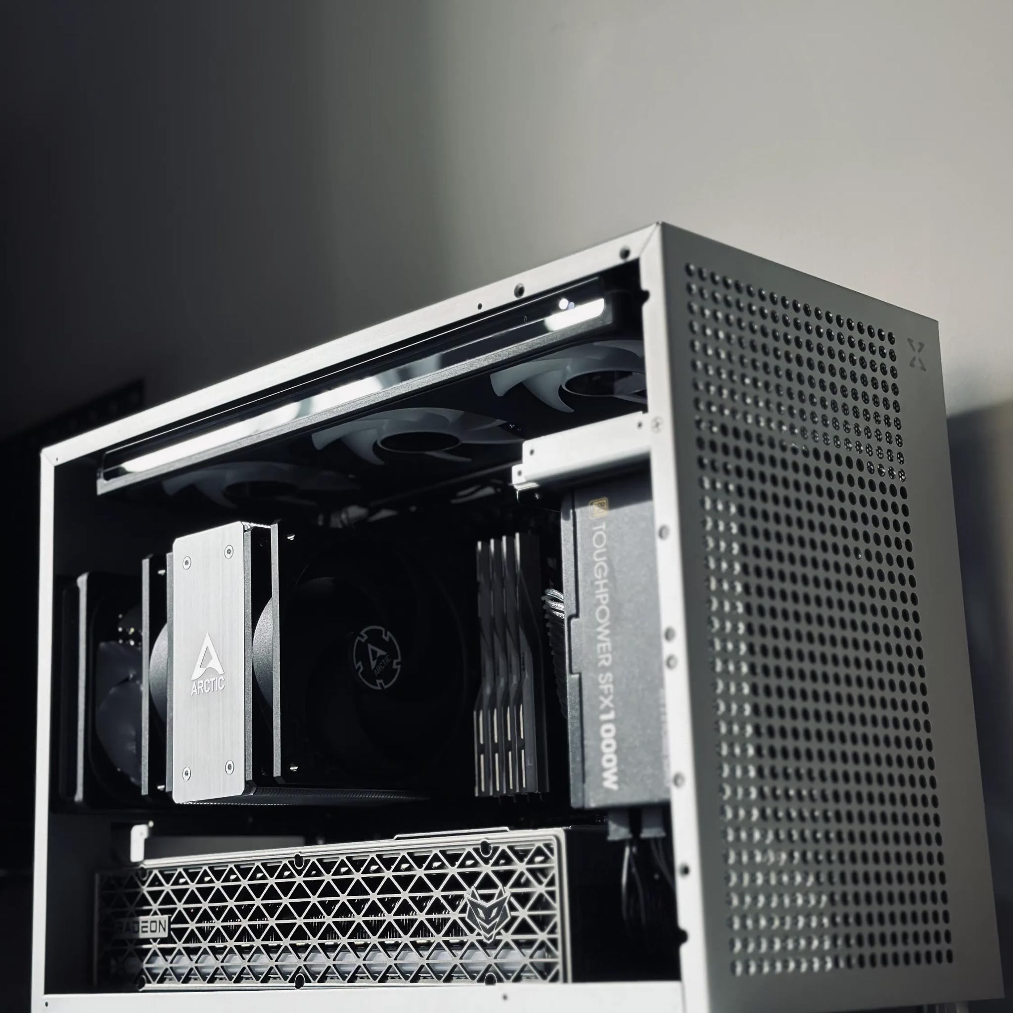 Platinum Minimal SFF PC Build (7800X3D + 9070XT)