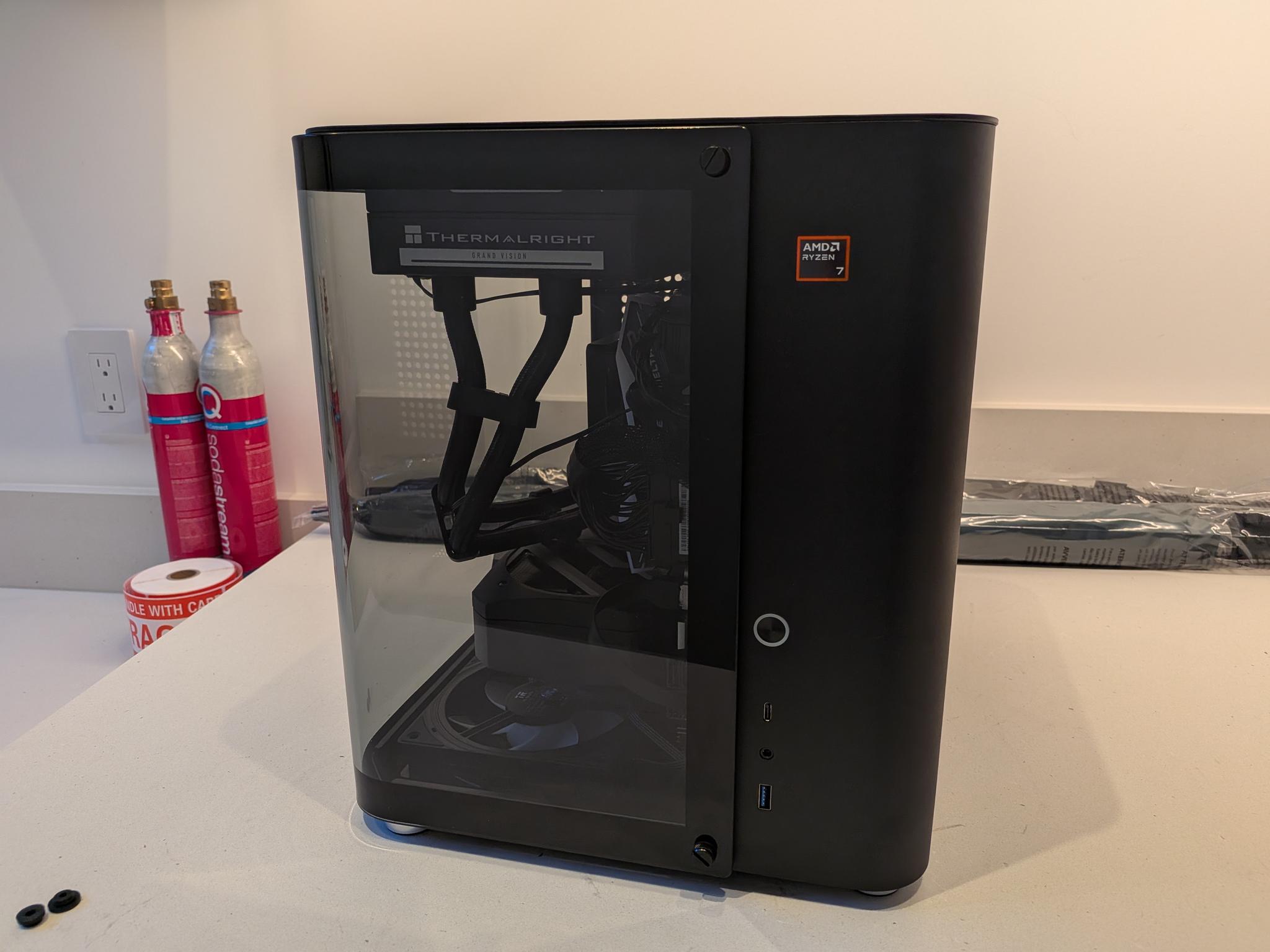 Bomb Devil - RTX 5070, Ryzen 7 9700X, 32 GB DDR5 RAM, 2 TB Gen 5 NVME, RGB, Liquid Cooled