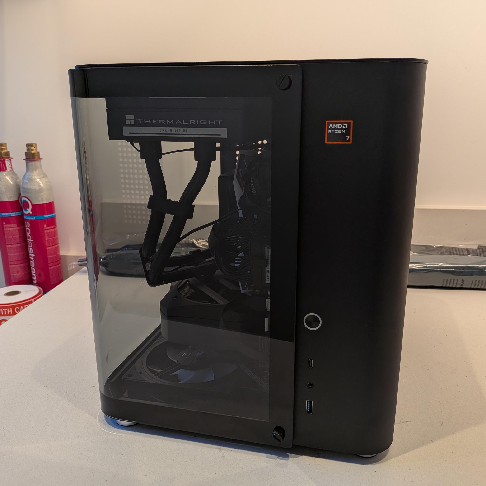 Bomb Devil - RTX 5070, Ryzen 7 9700X, 32 GB DDR5 RAM, 2 TB Gen 5 NVME, RGB, Liquid Cooled